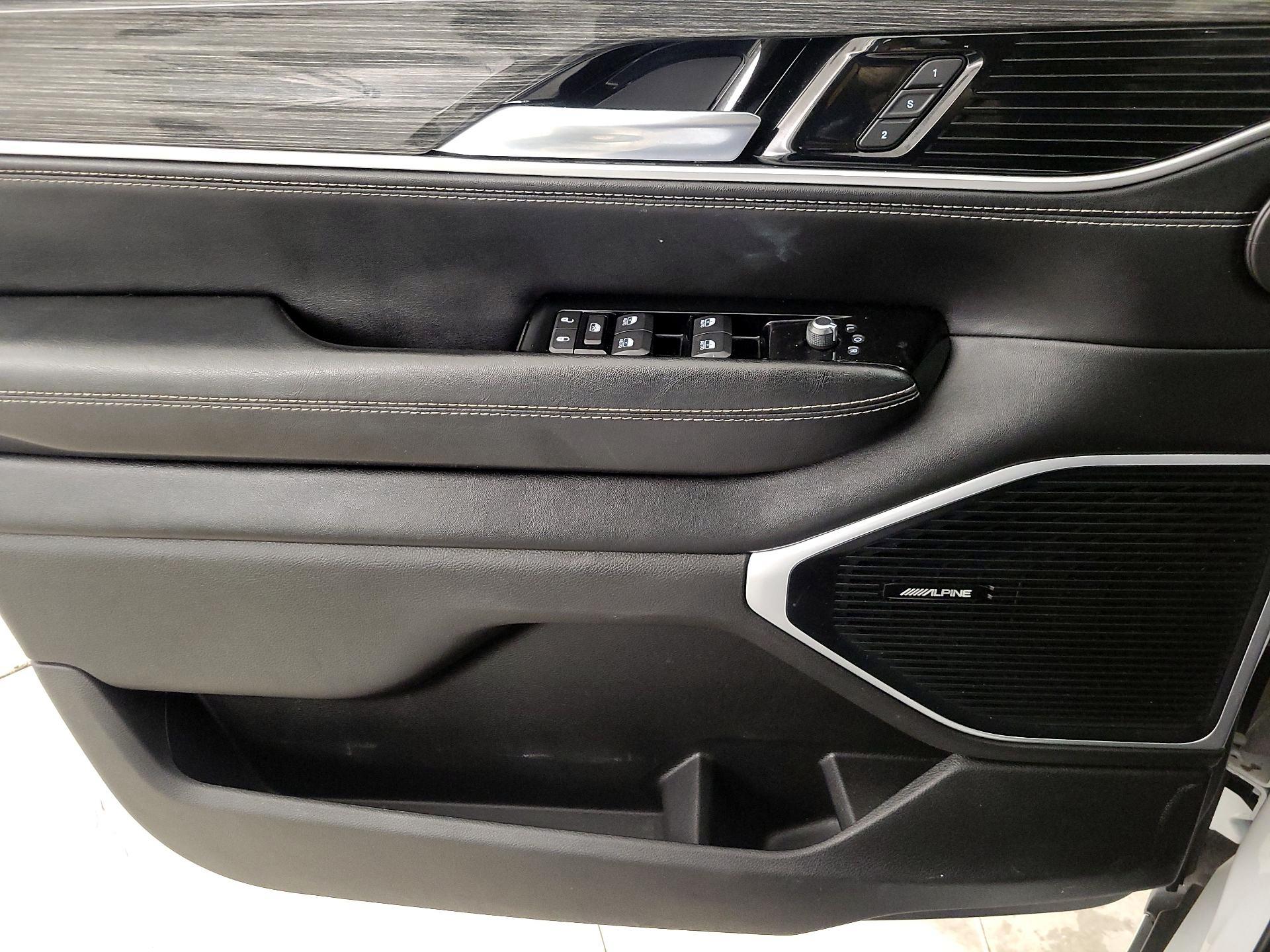 Thumbnail: 2022 Jeep Wagoneer - 12