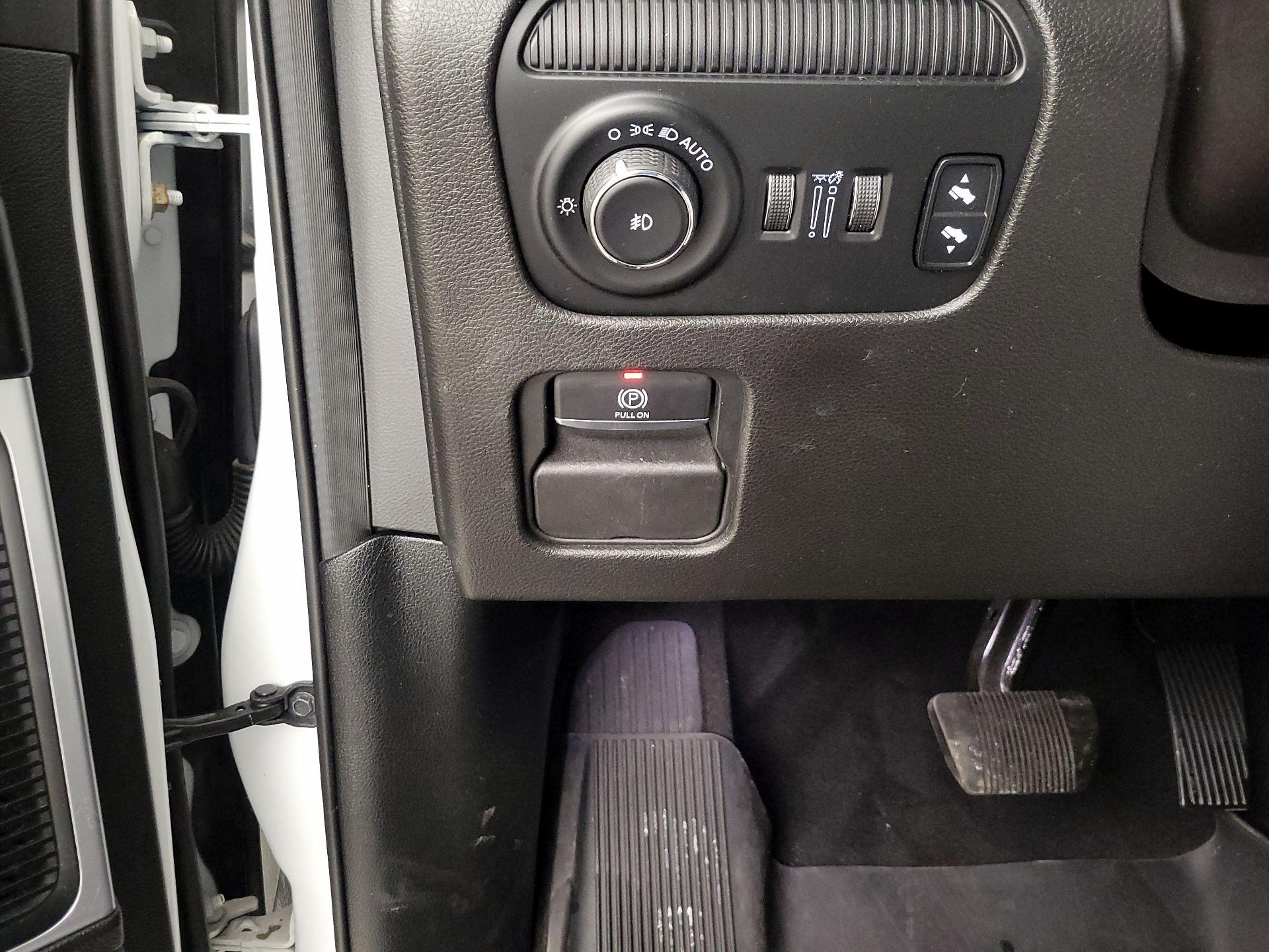 Thumbnail: 2022 Jeep Wagoneer - 13