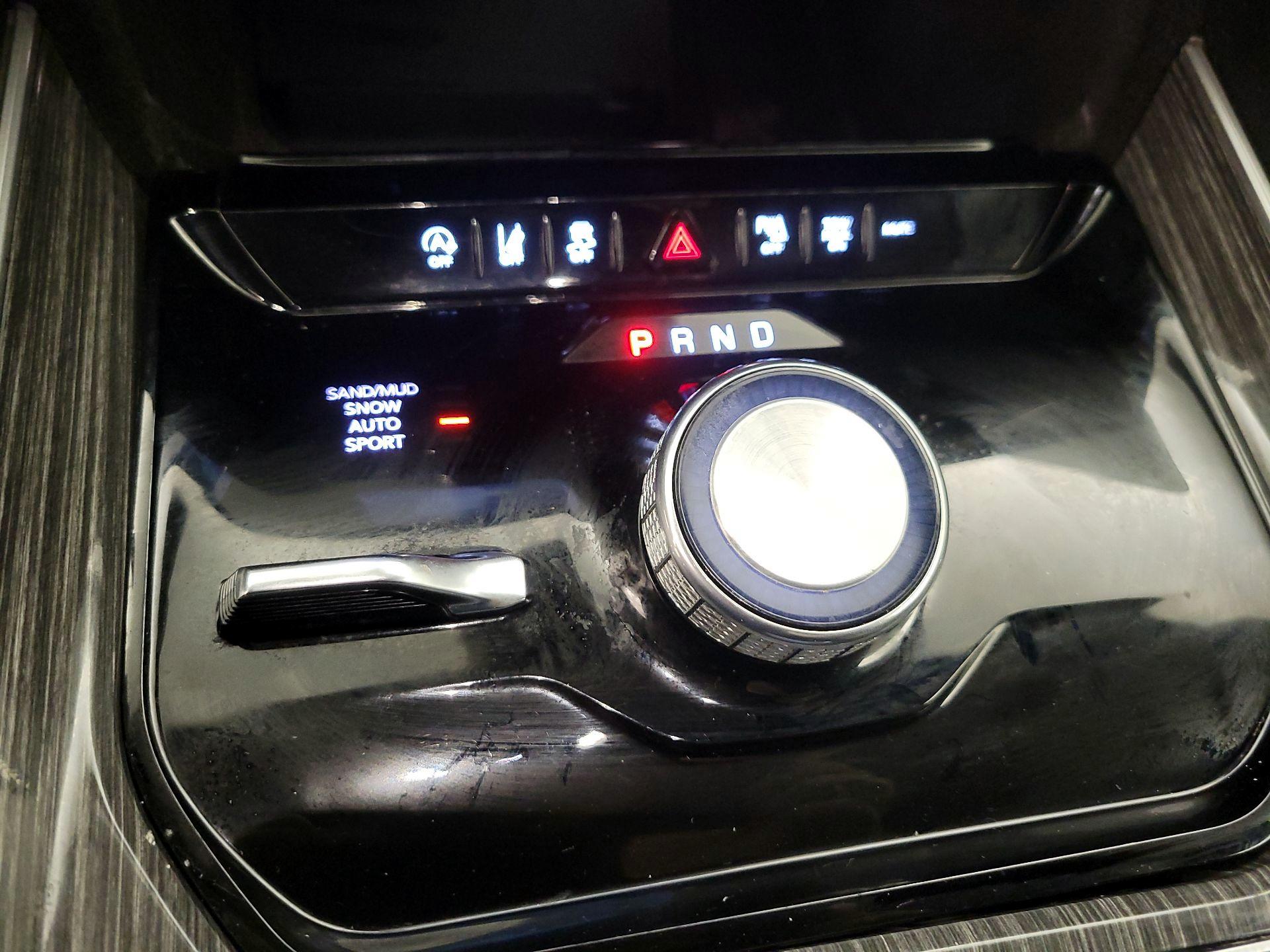 Thumbnail: 2022 Jeep Wagoneer - 18