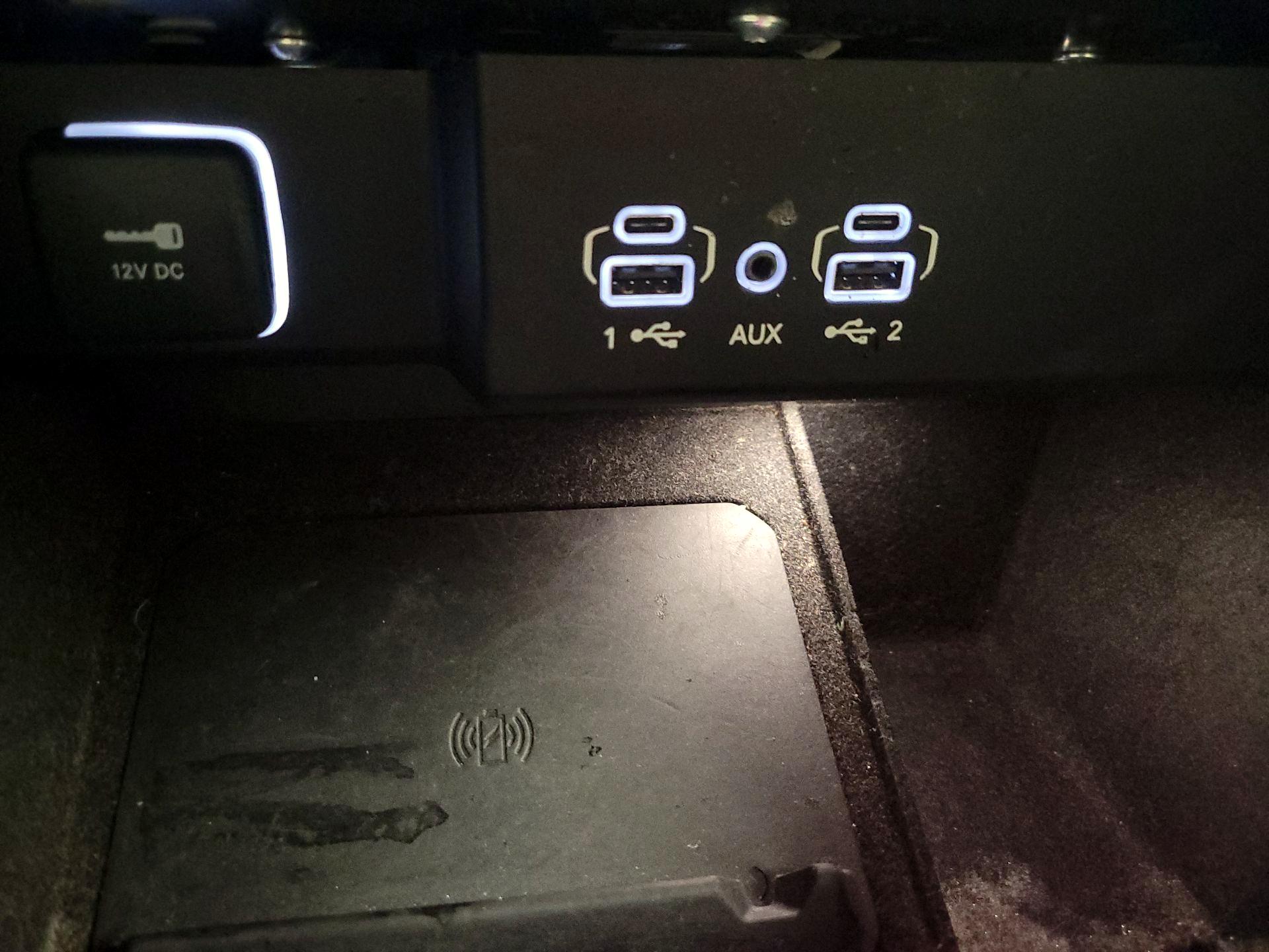 Thumbnail: 2022 Jeep Wagoneer - 19