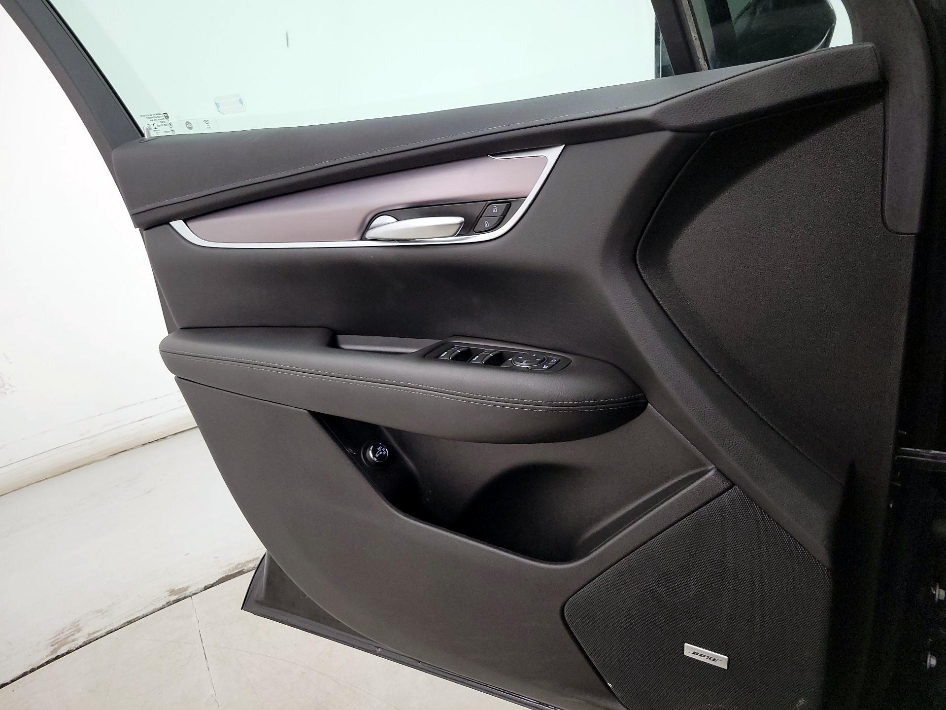 Thumbnail: 2022 Cadillac XT5 - 12