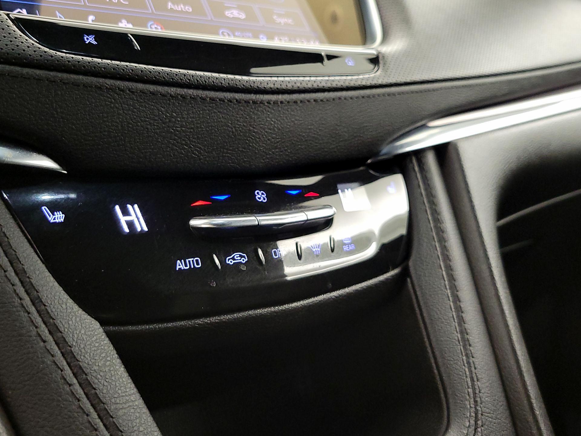 Thumbnail: 2022 Cadillac XT5 - 16