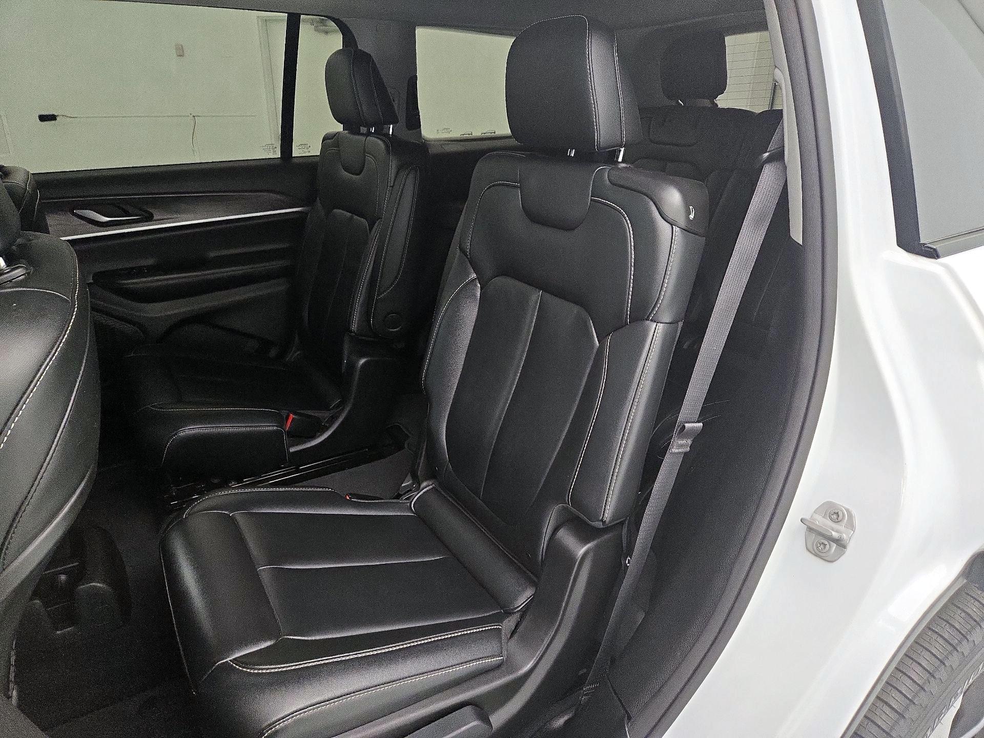 Thumbnail: 2023 Jeep Grand Cherokee L - 20