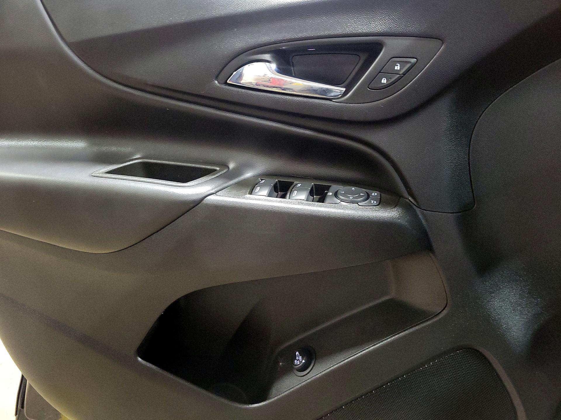 Thumbnail: 2022 Chevrolet Equinox - 9