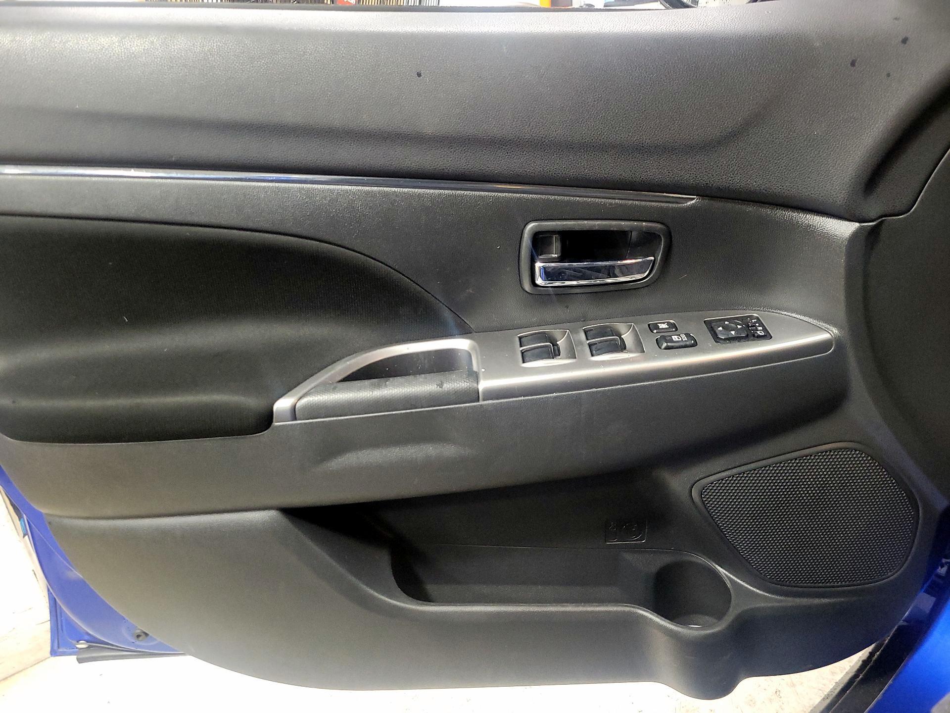 Thumbnail: 2021 Mitsubishi Outlander Sport - 12