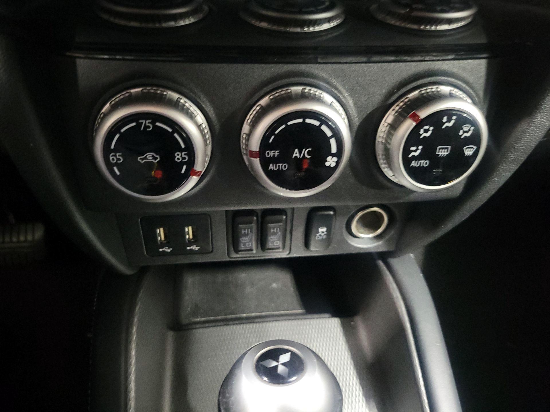 Thumbnail: 2021 Mitsubishi Outlander Sport - 16