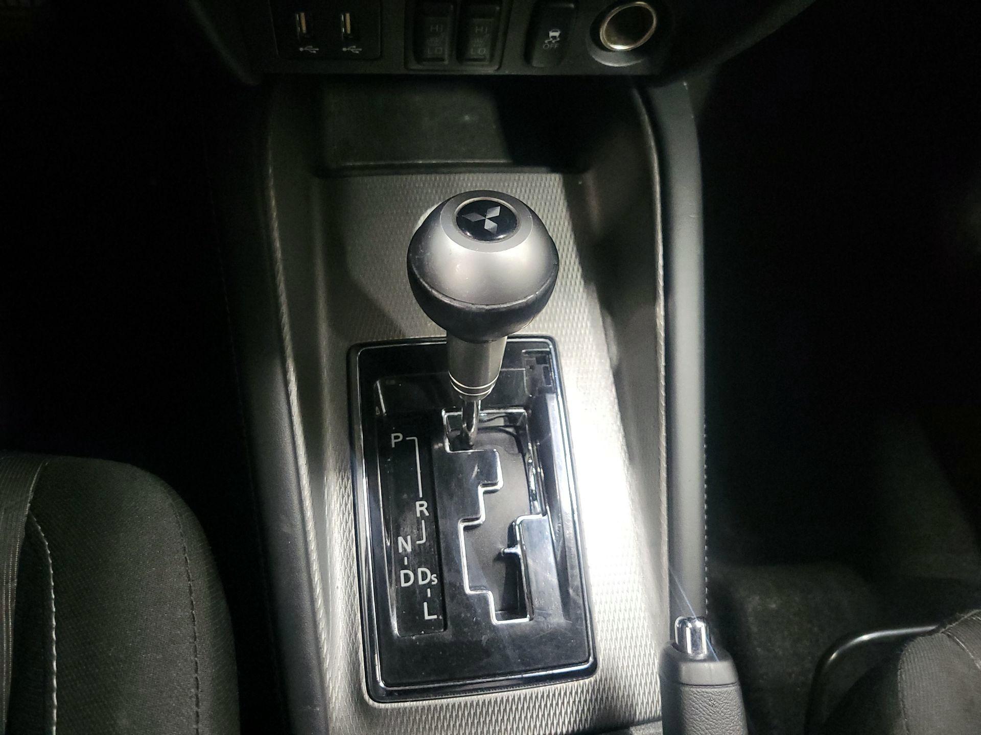 Thumbnail: 2021 Mitsubishi Outlander Sport - 17