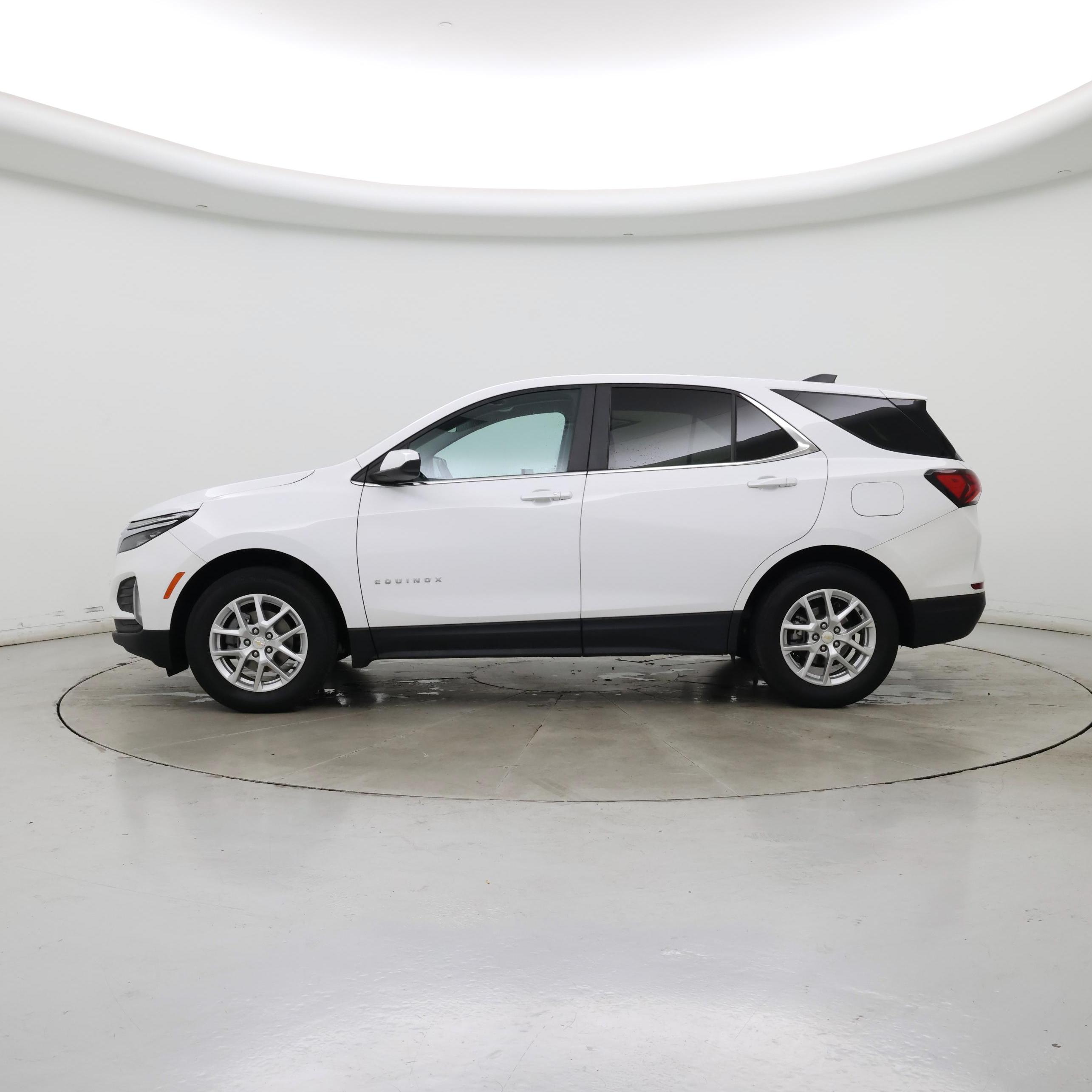 Thumbnail: 2022 Chevrolet Equinox - 3