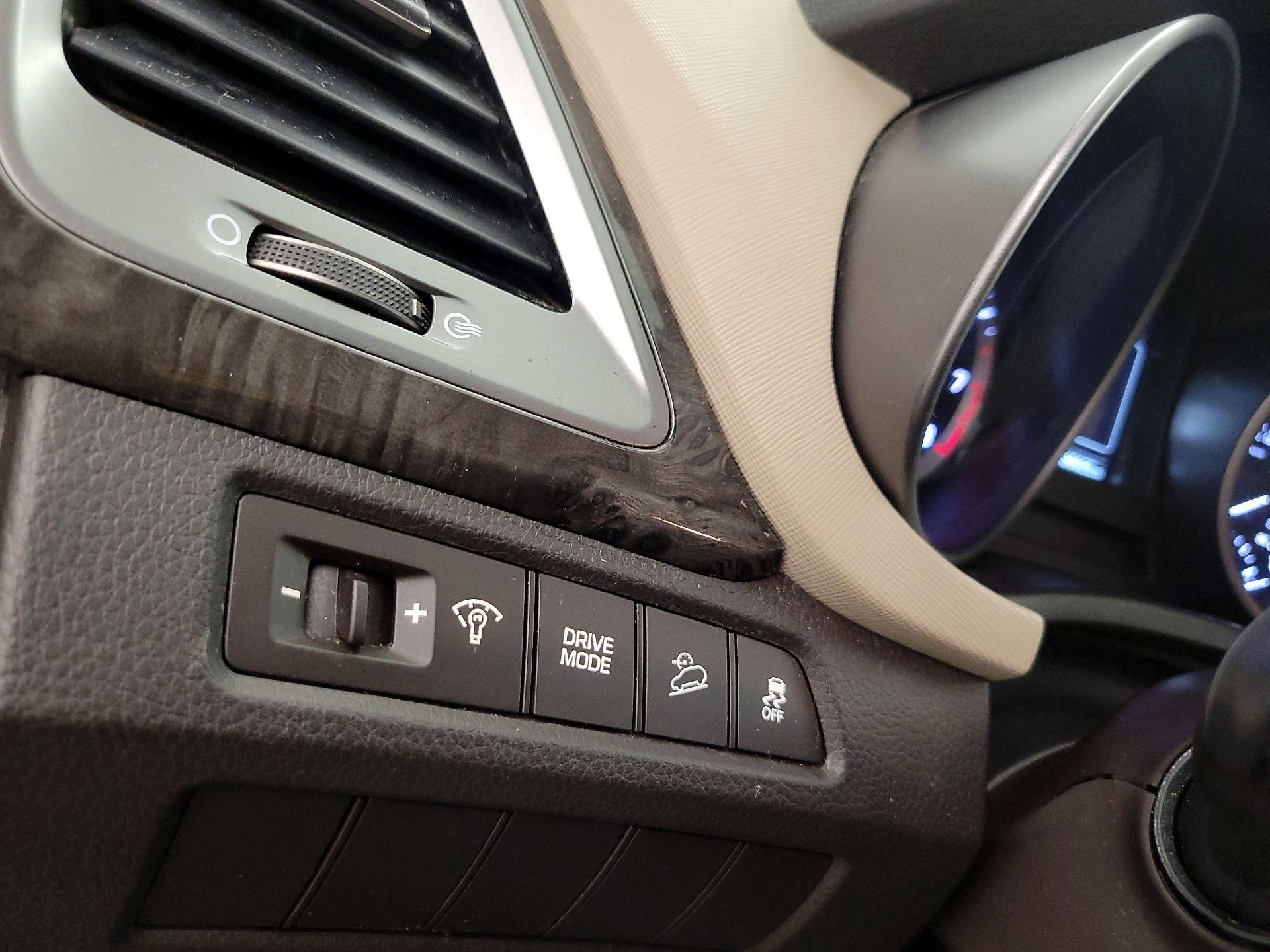 Thumbnail: 2018 Hyundai Santa Fe - 13