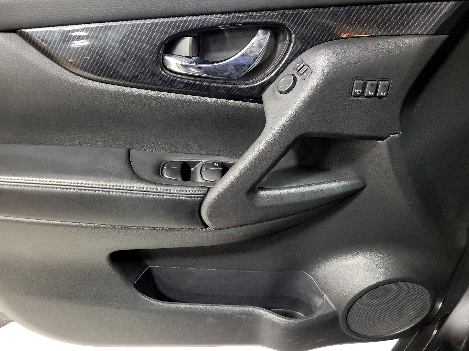 Thumbnail: 2017 Nissan Rogue - 12