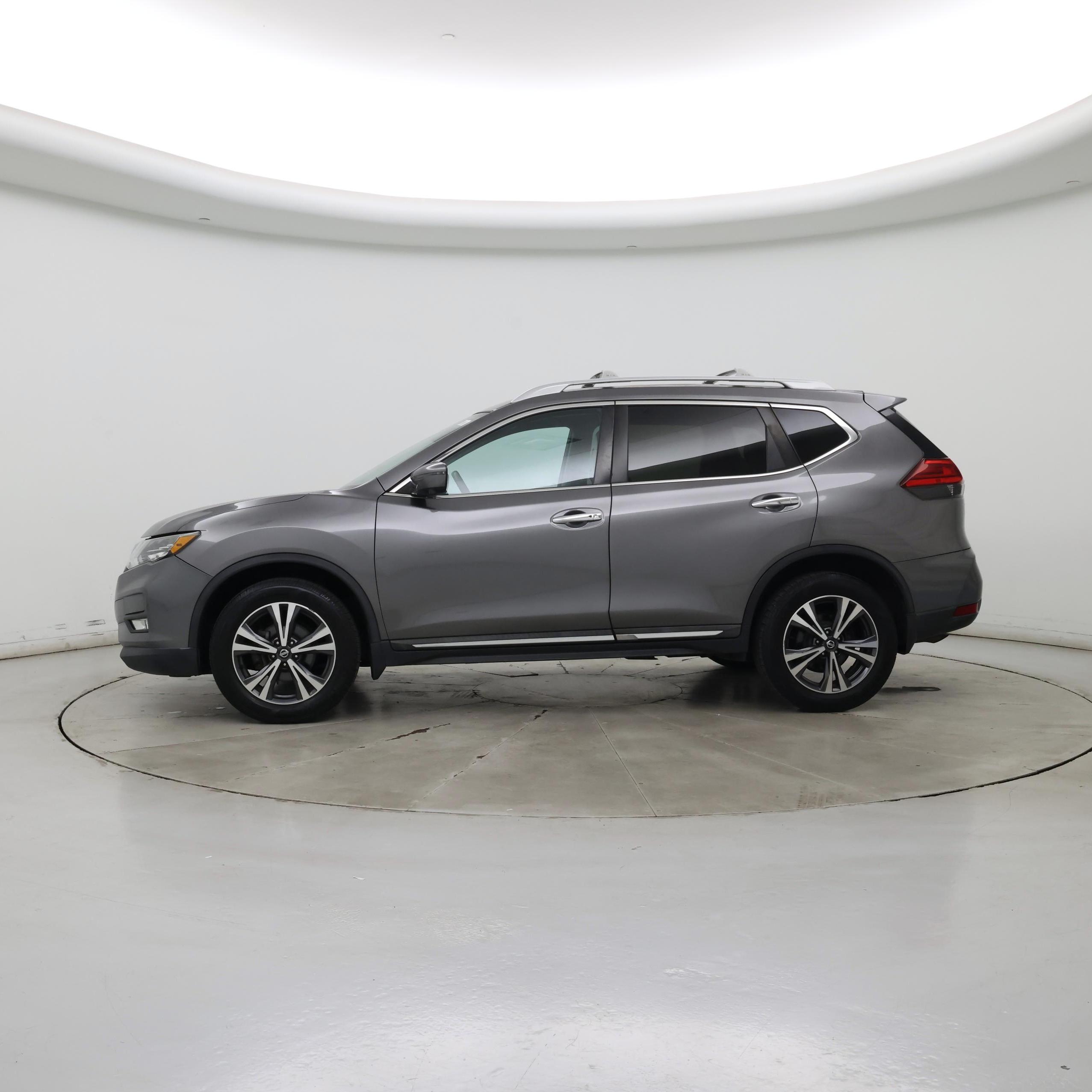 Thumbnail: 2017 Nissan Rogue - 3