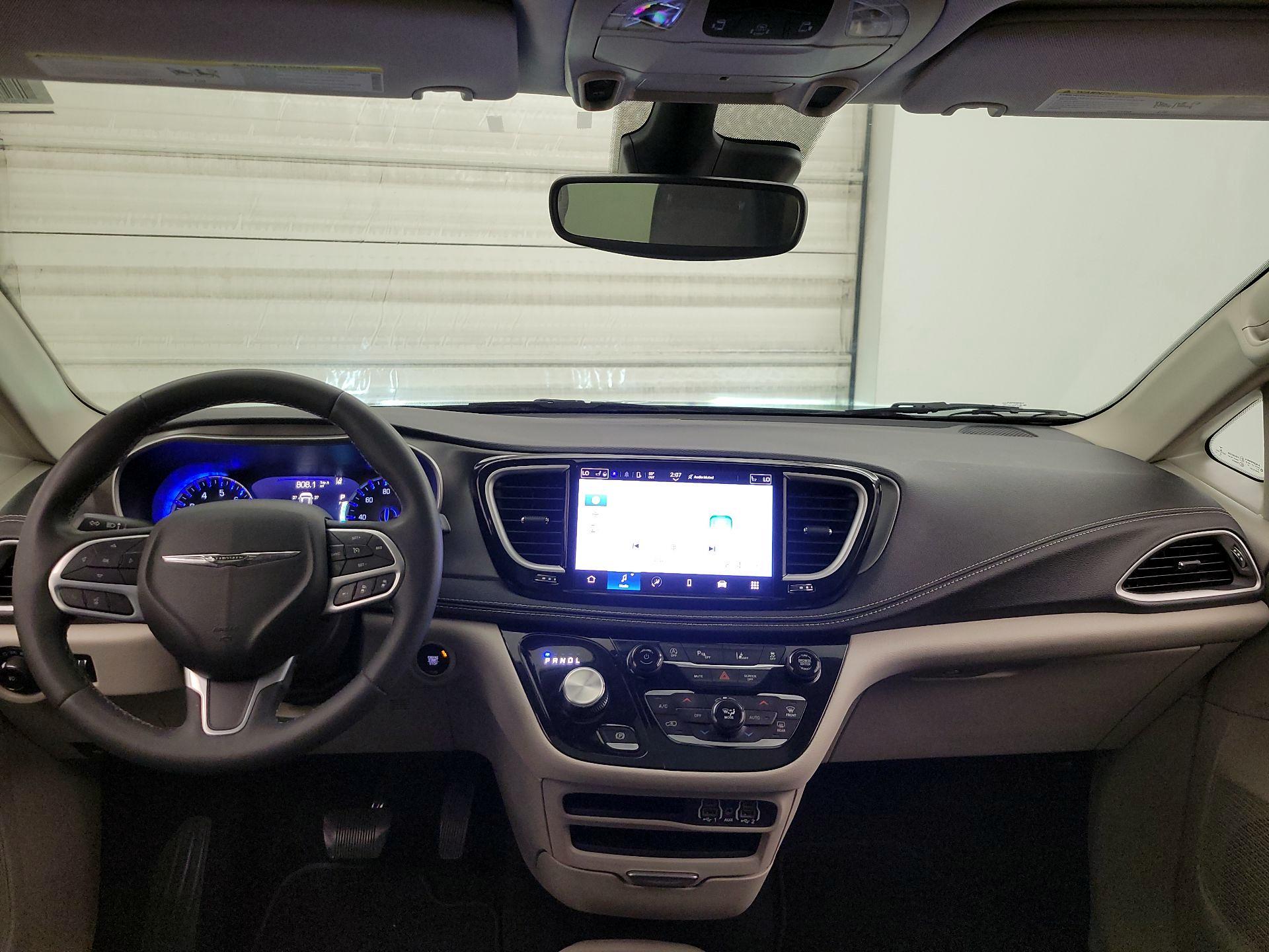 Thumbnail: 2023 Chrysler Pacifica - 9