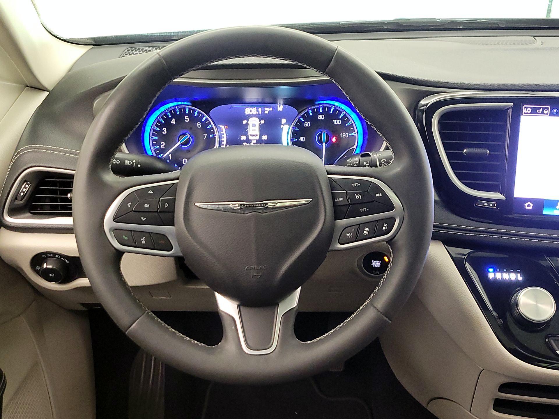 Thumbnail: 2023 Chrysler Pacifica - 10