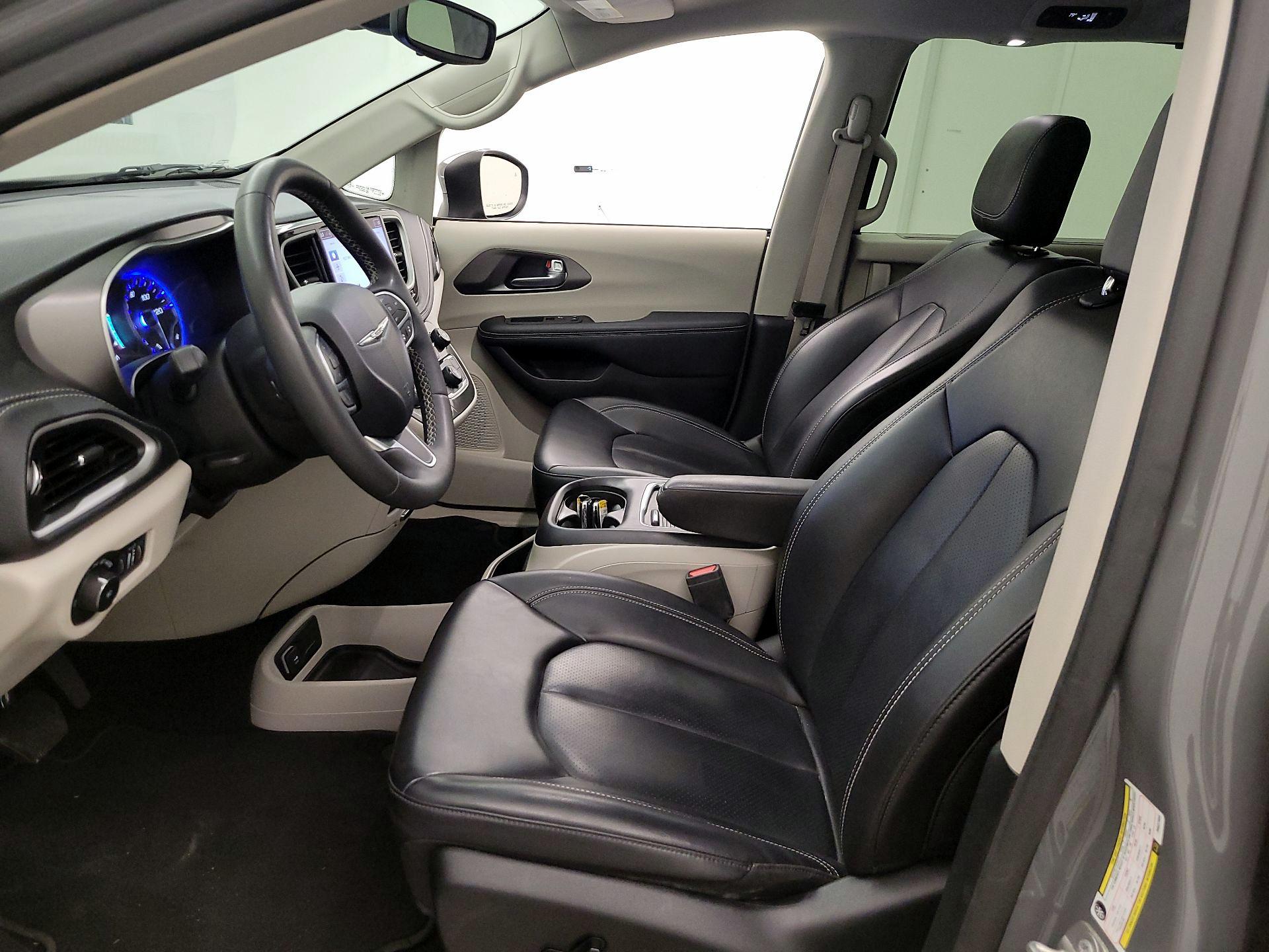 Thumbnail: 2023 Chrysler Pacifica - 11