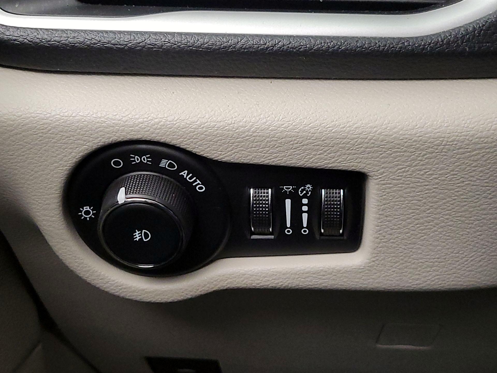 Thumbnail: 2023 Chrysler Pacifica - 13