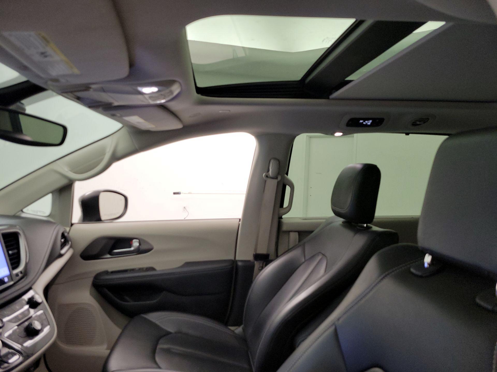 Thumbnail: 2023 Chrysler Pacifica - 19