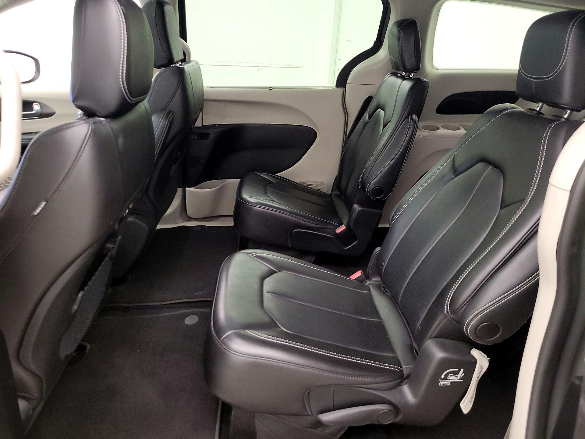 Thumbnail: 2023 Chrysler Pacifica - 20