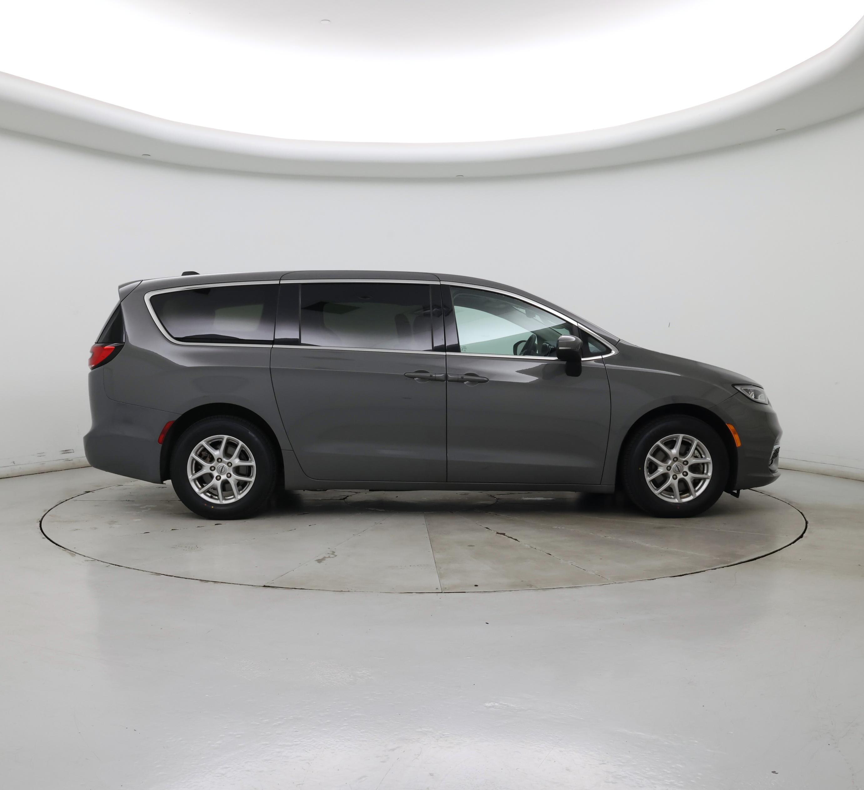 Thumbnail: 2023 Chrysler Pacifica - 7