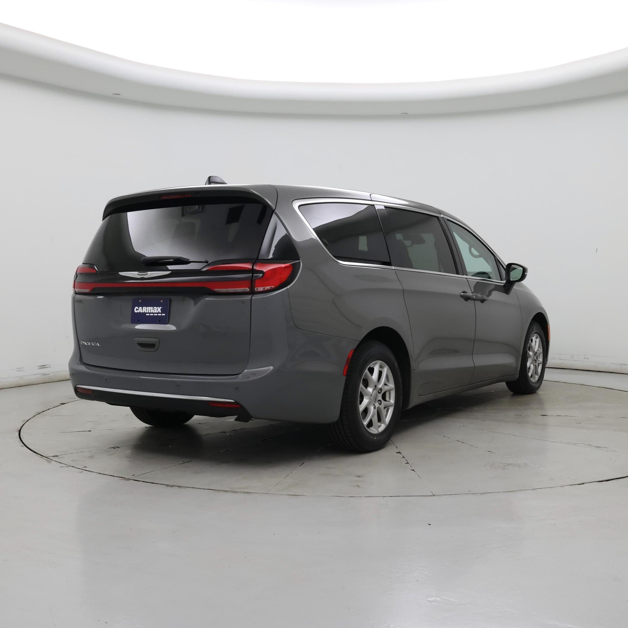 Thumbnail: 2023 Chrysler Pacifica - 8