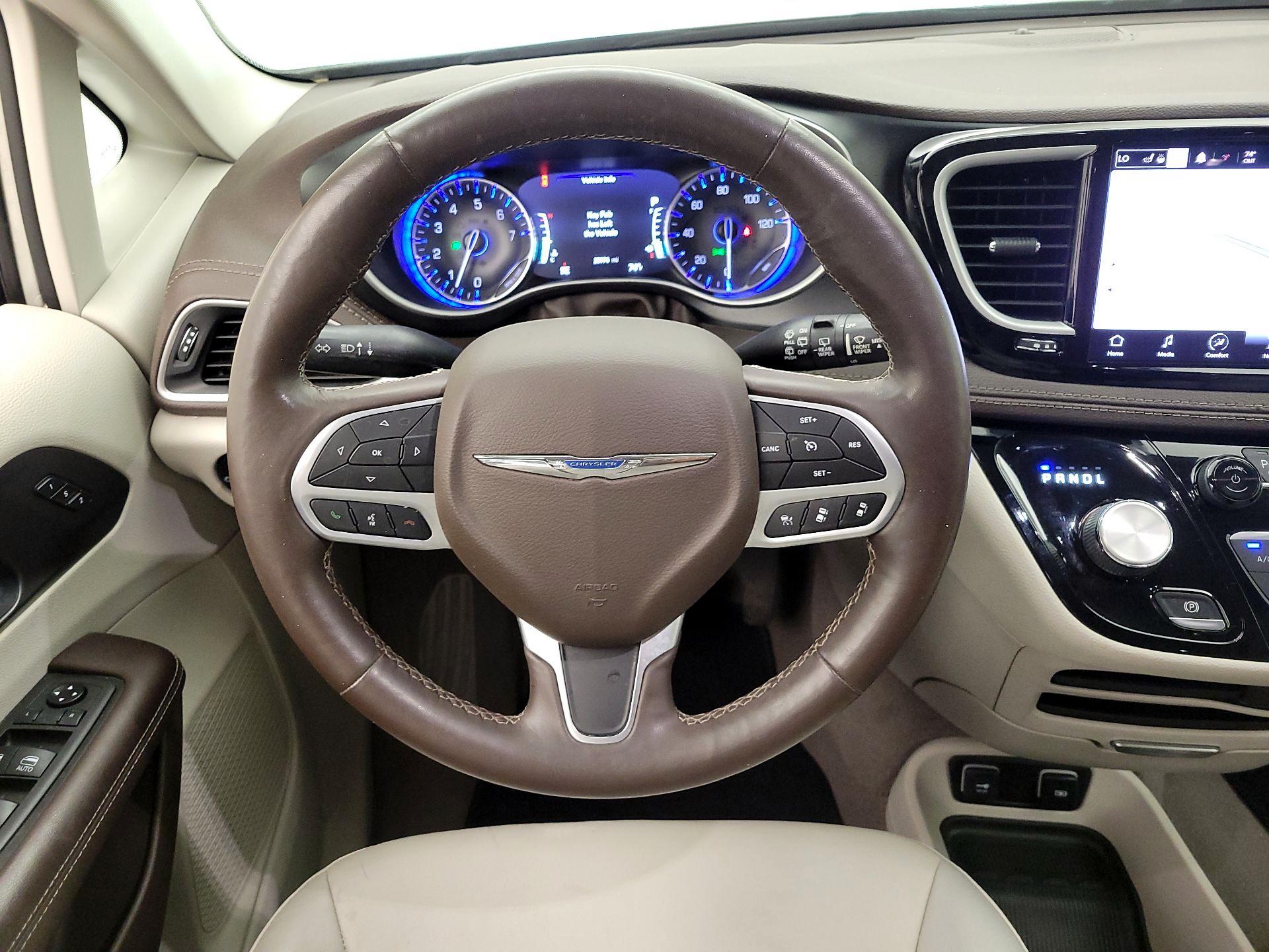 Thumbnail: 2021 Chrysler Pacifica - 10