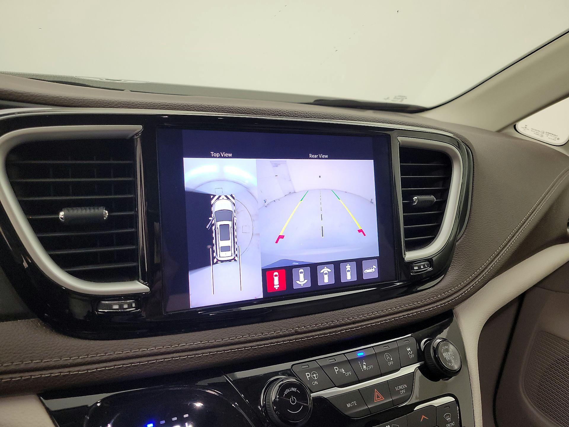 Thumbnail: 2021 Chrysler Pacifica - 15