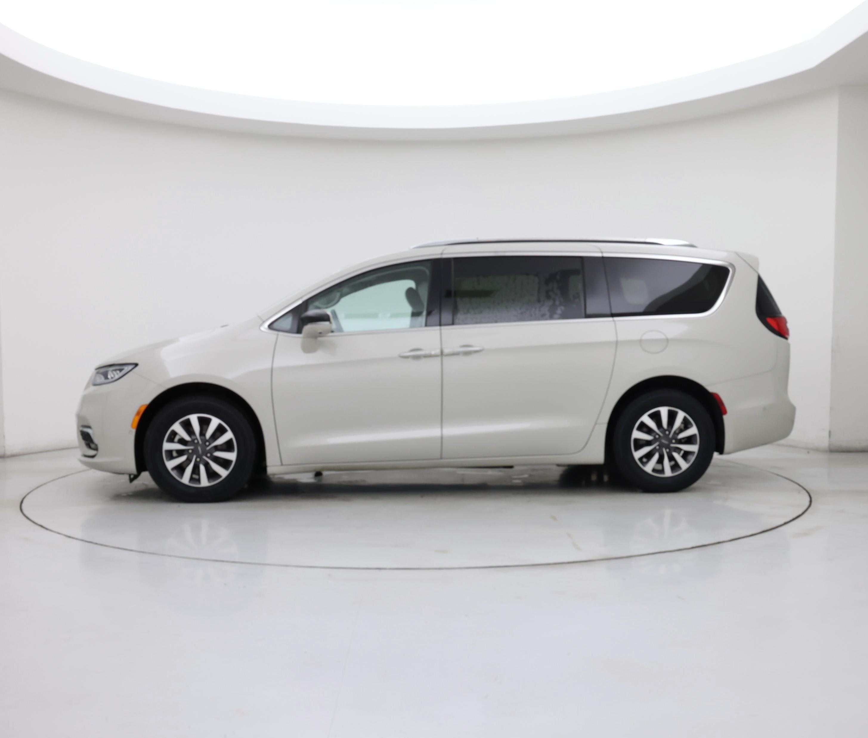 Thumbnail: 2021 Chrysler Pacifica - 3