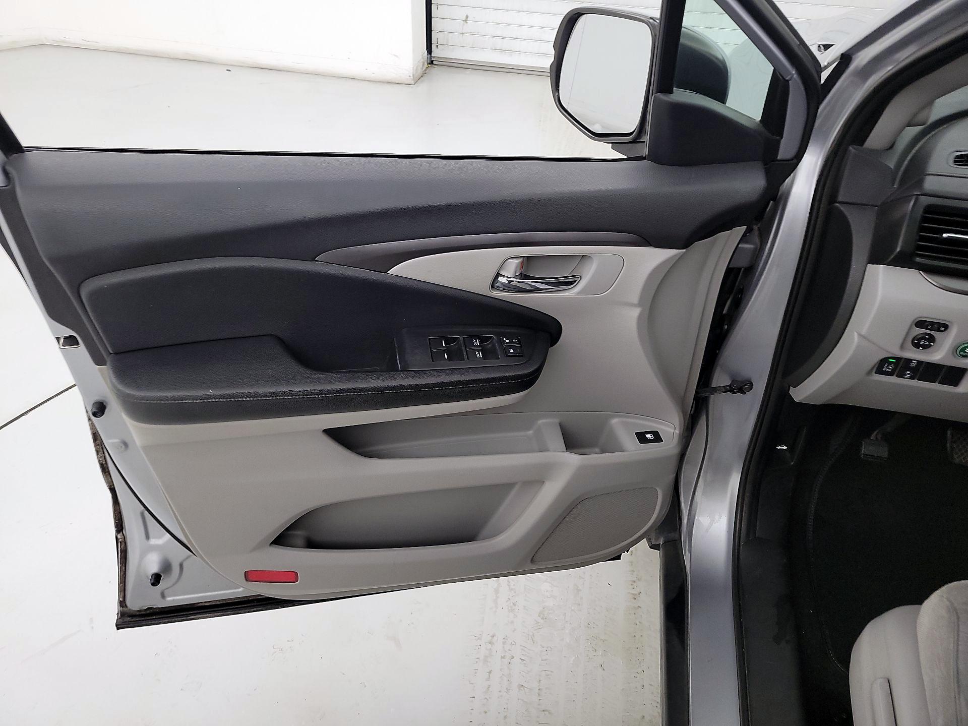 Thumbnail: 2016 Honda Pilot - 12
