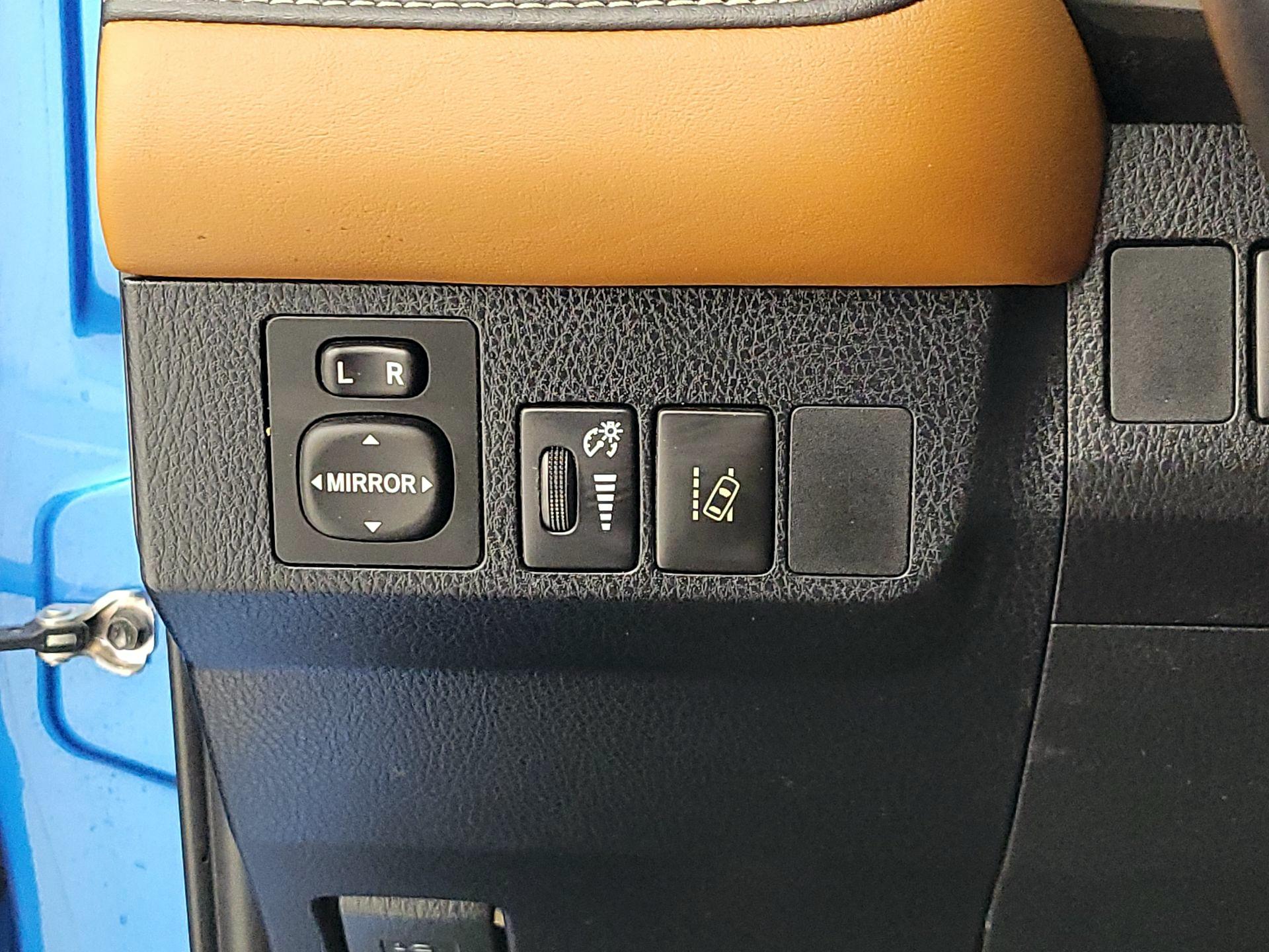 Thumbnail: 2016 Toyota RAV4 - 13
