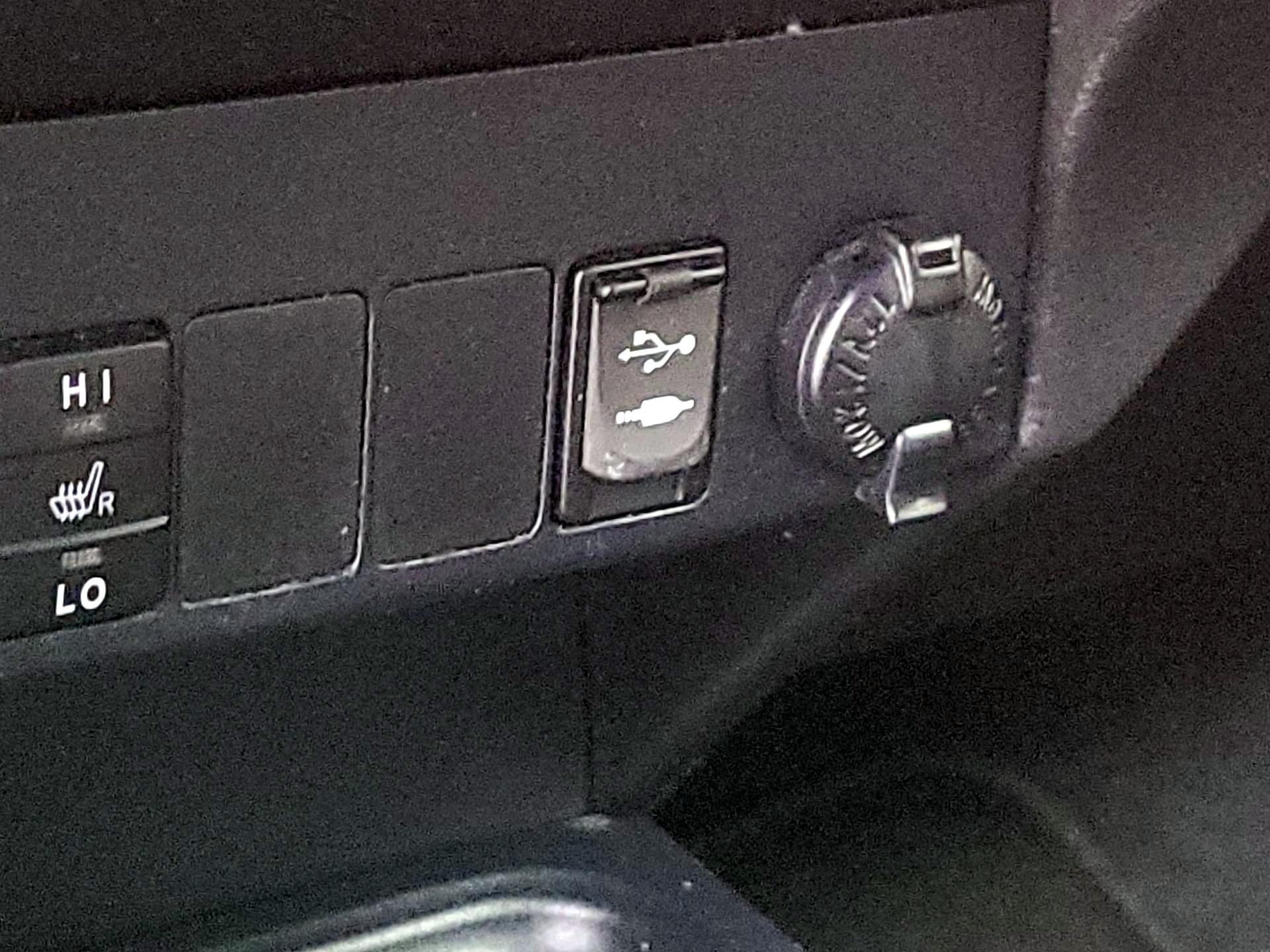 Thumbnail: 2016 Toyota RAV4 - 19