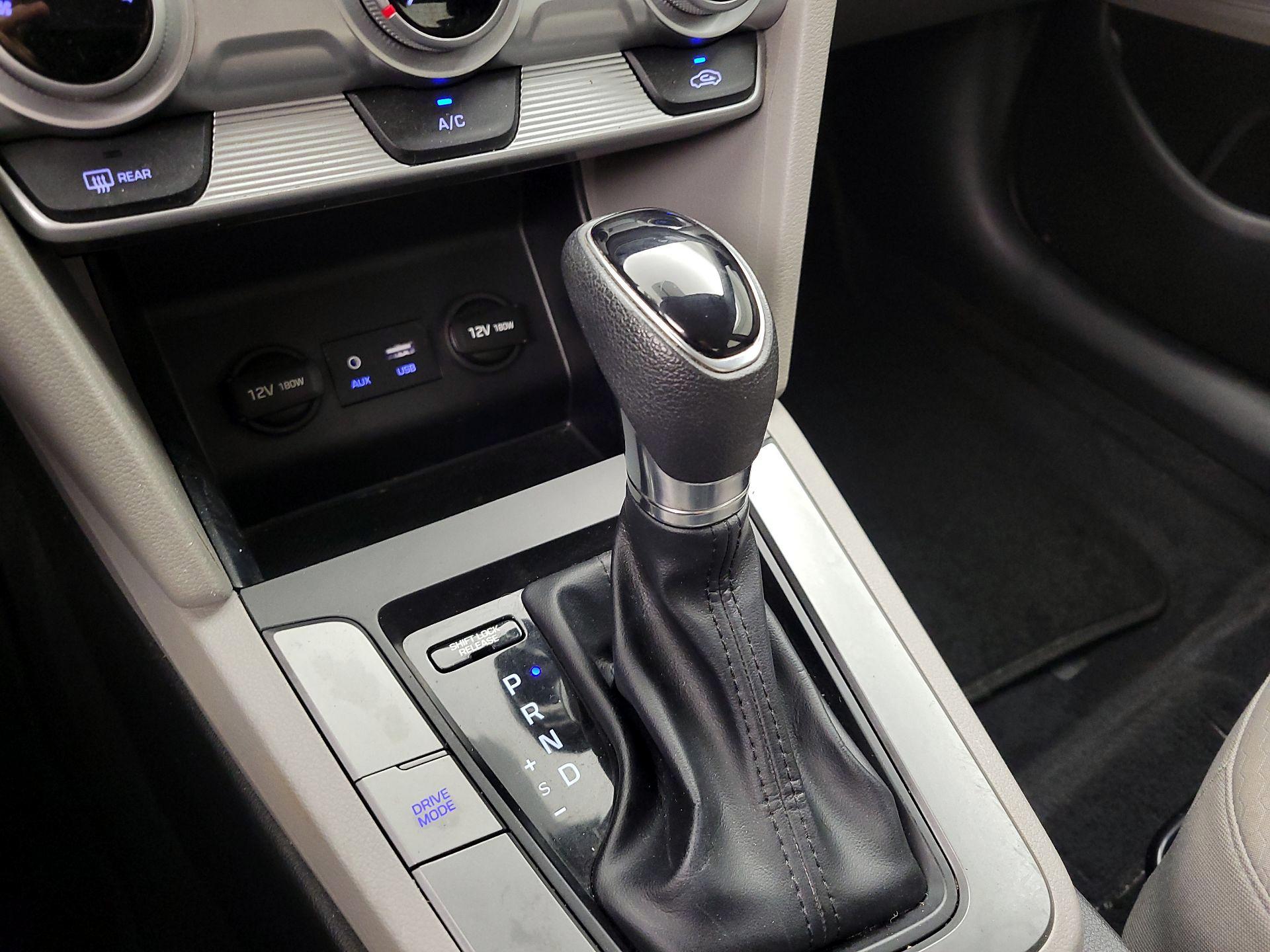 Thumbnail: 2019 Hyundai Elantra - 17