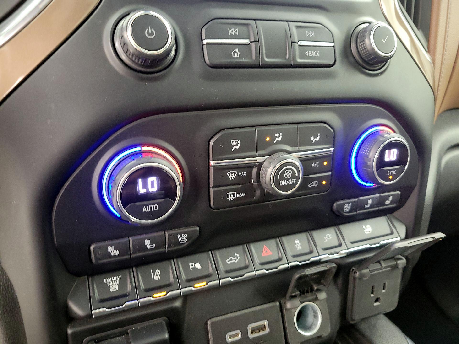 Thumbnail: 2021 Chevrolet Silverado 3500 - 17