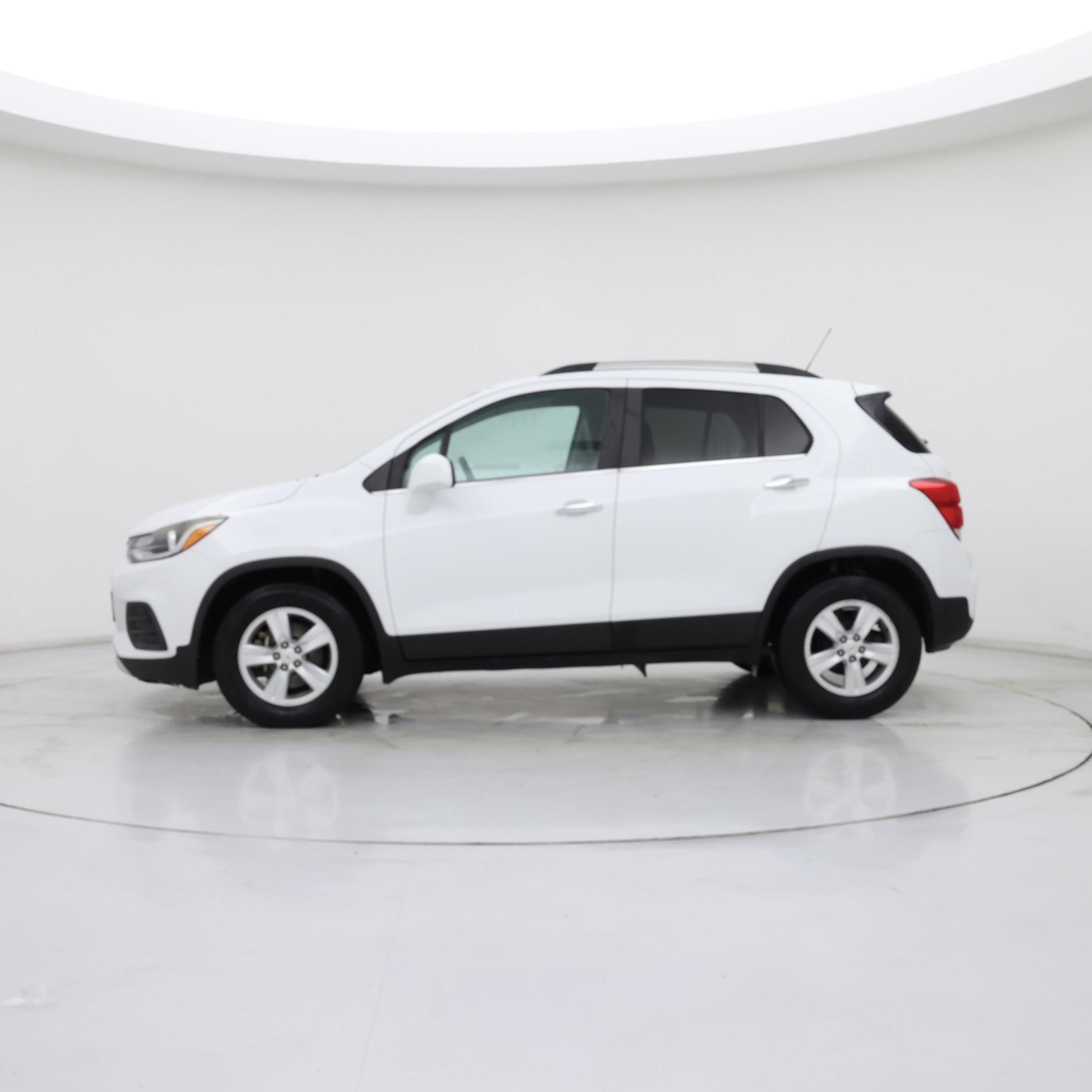 Thumbnail: 2017 Chevrolet Trax - 3
