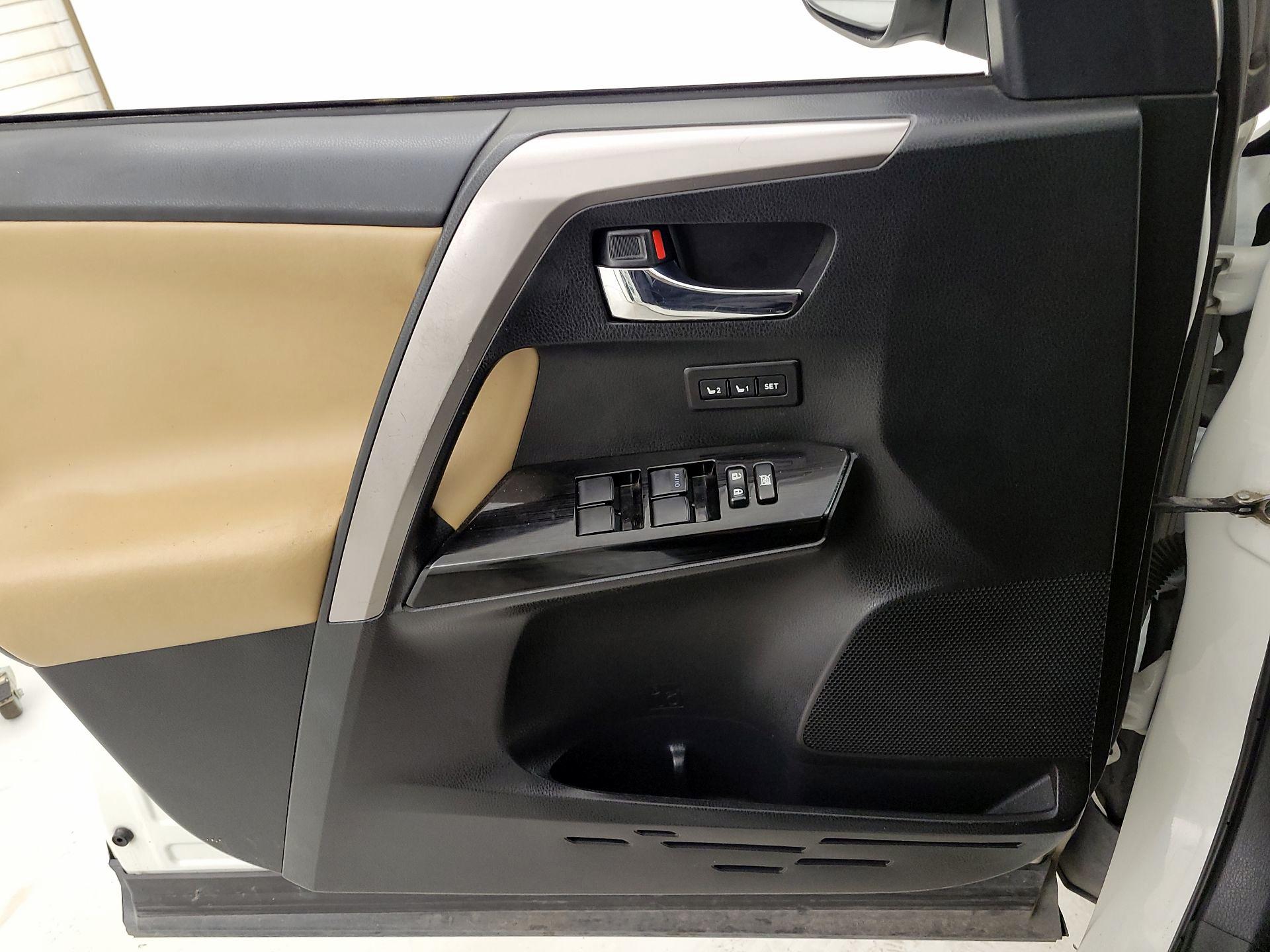 Thumbnail: 2017 Toyota RAV4 - 12