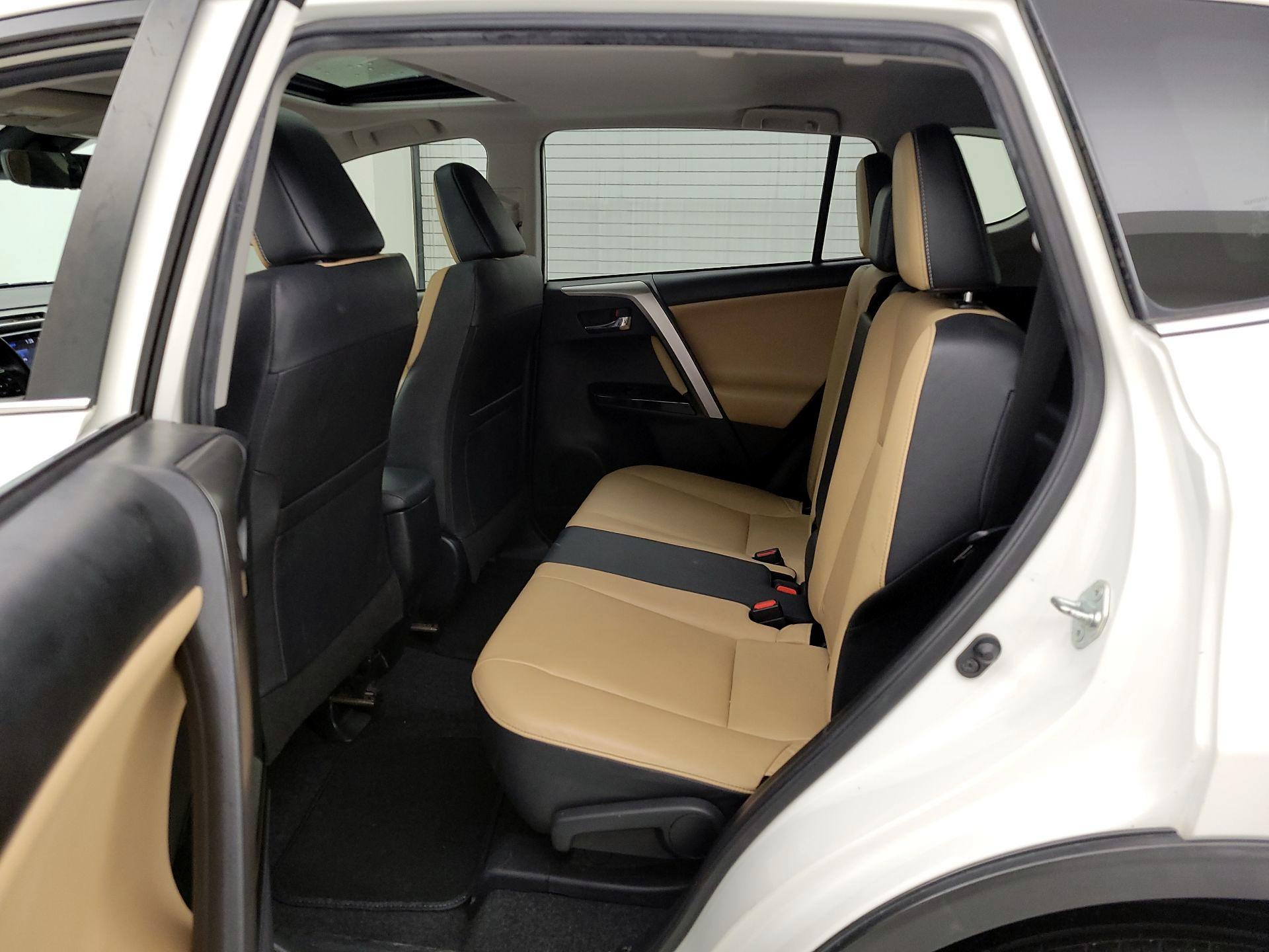 Thumbnail: 2017 Toyota RAV4 - 20