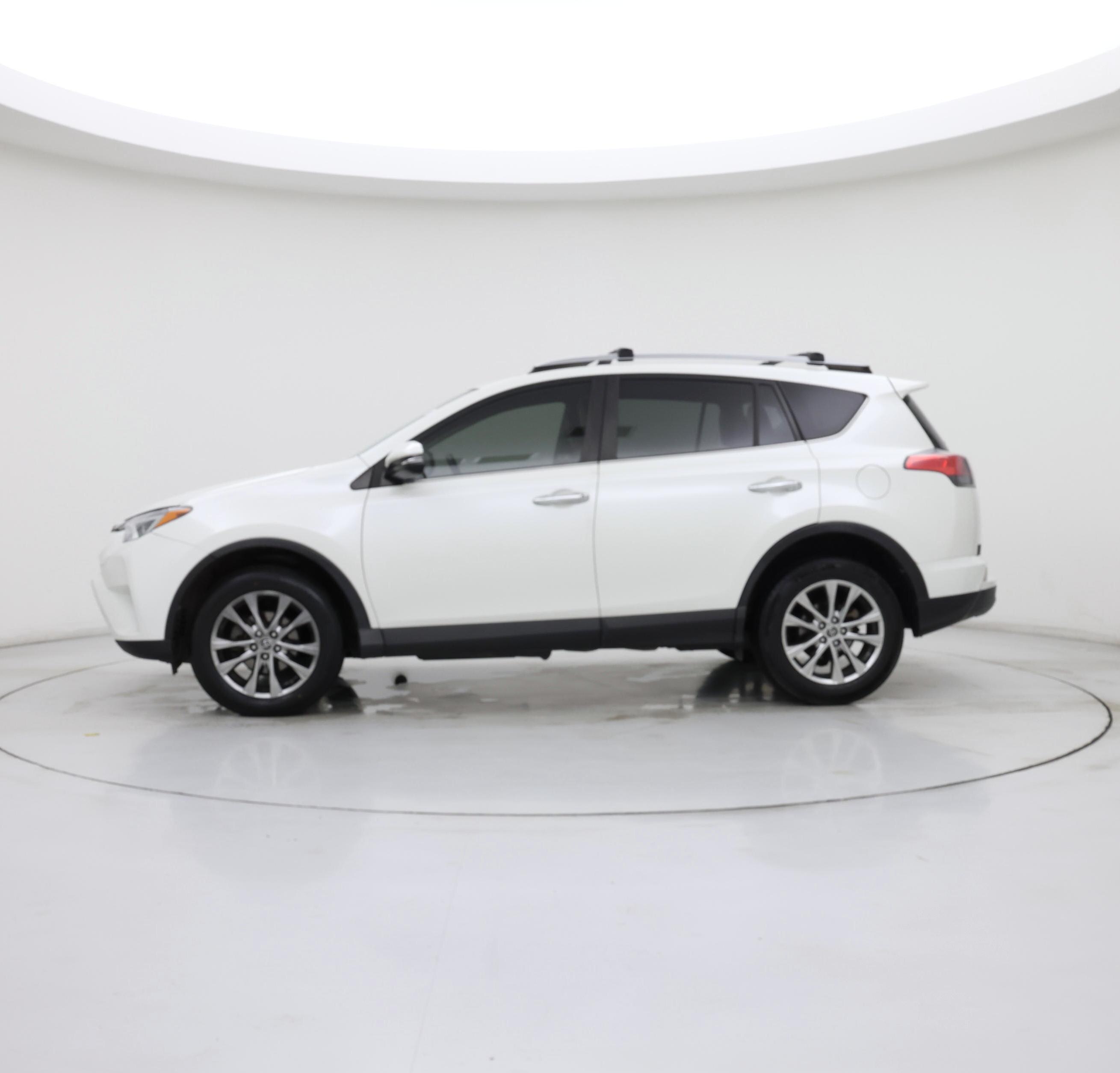 Thumbnail: 2017 Toyota RAV4 - 3