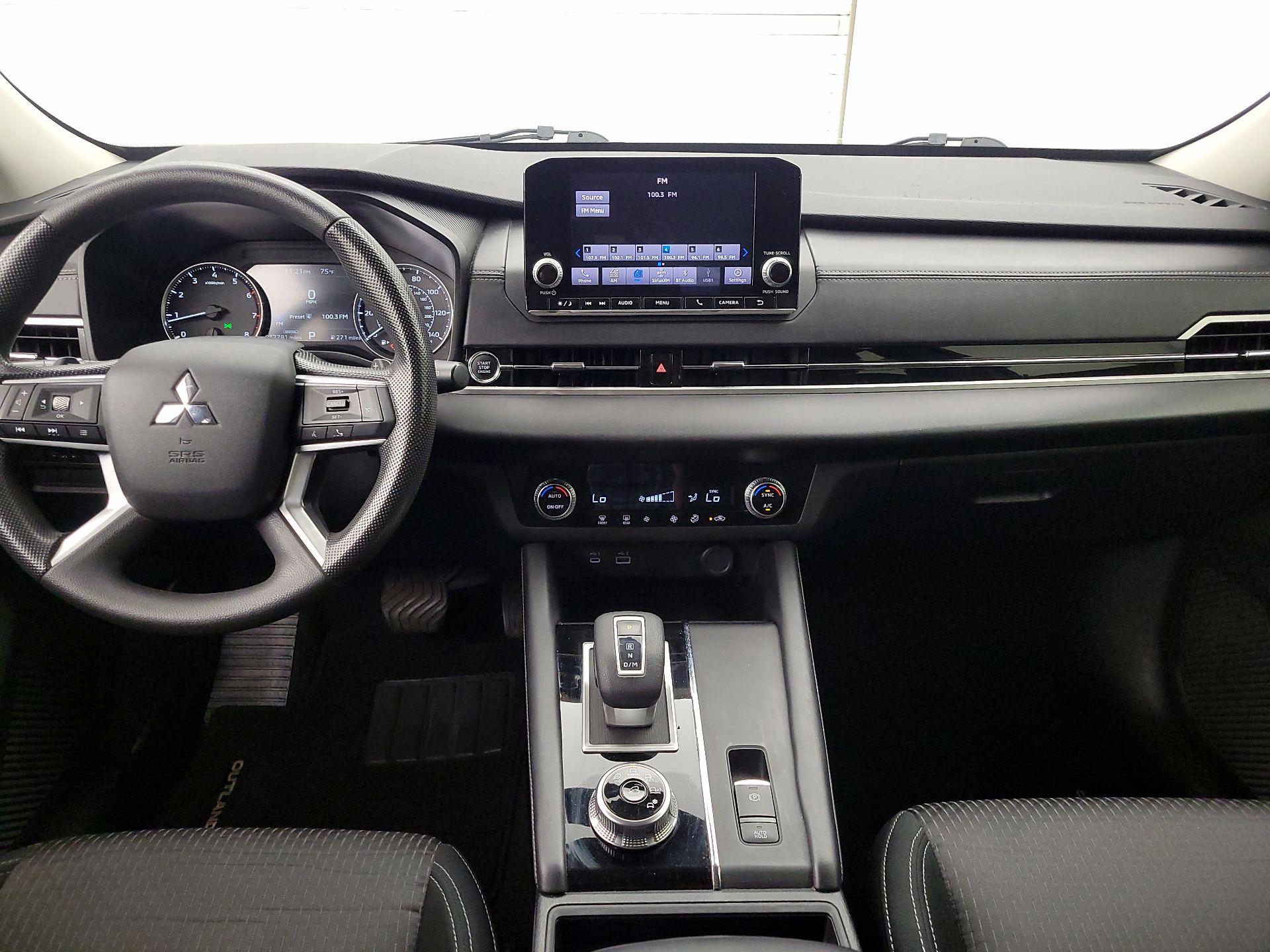 Thumbnail: 2023 Mitsubishi Outlander - 9