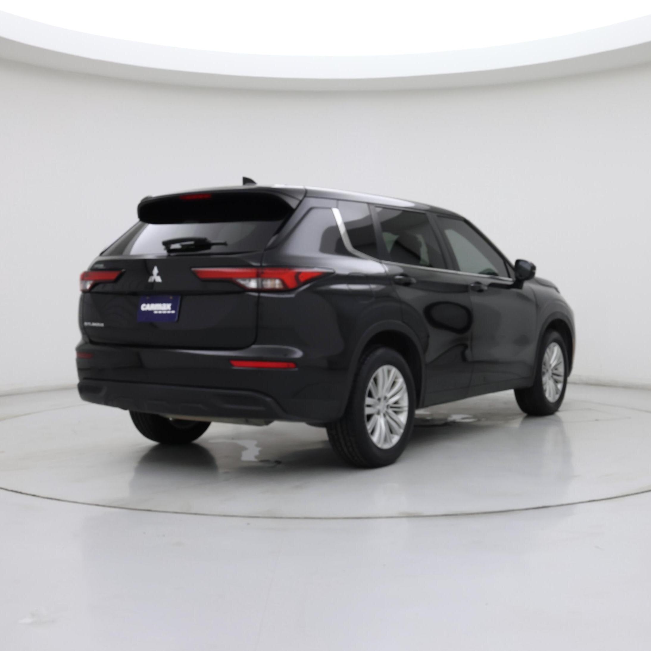 Thumbnail: 2023 Mitsubishi Outlander - 8