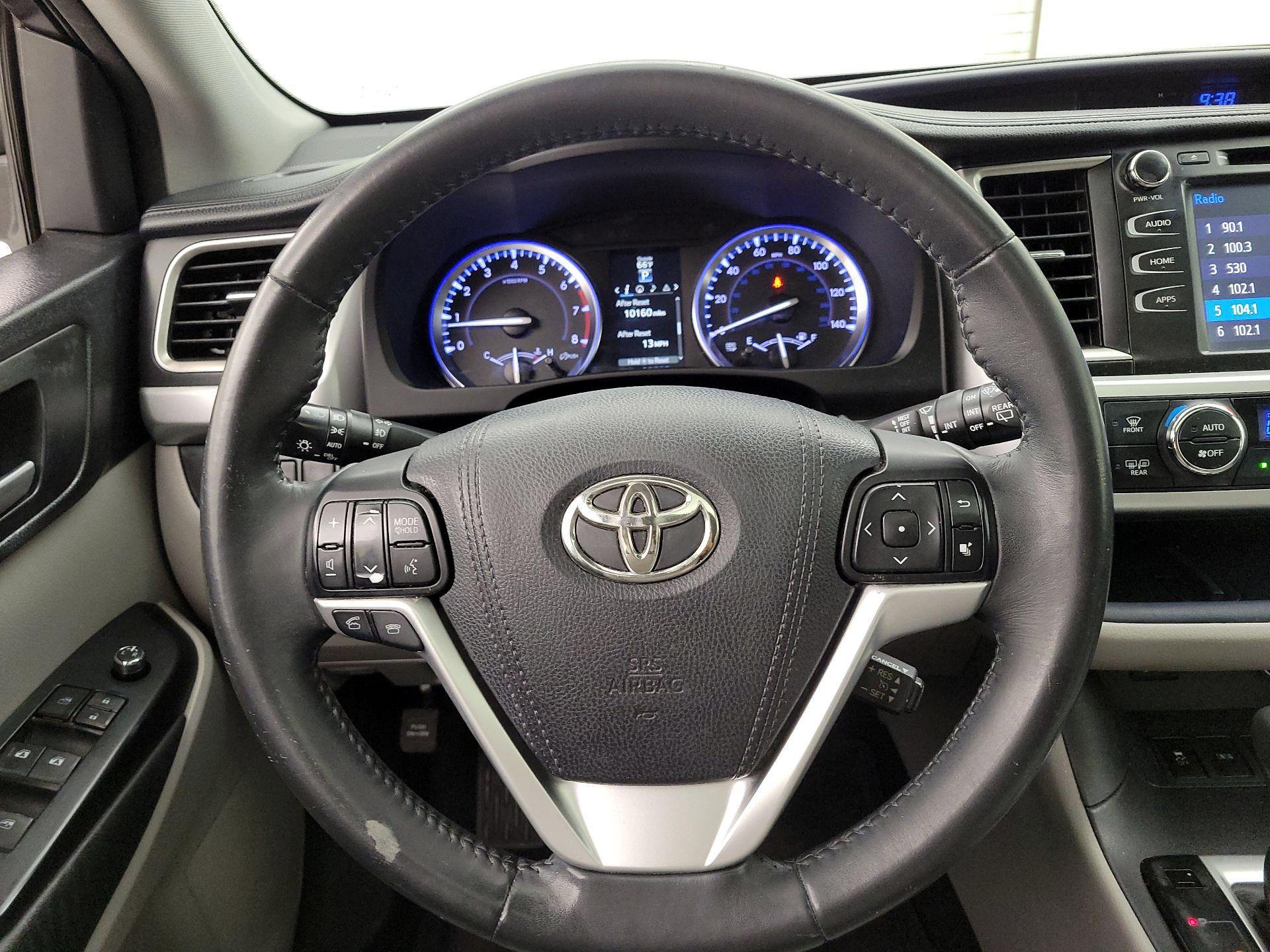 Thumbnail: 2015 Toyota Highlander - 10
