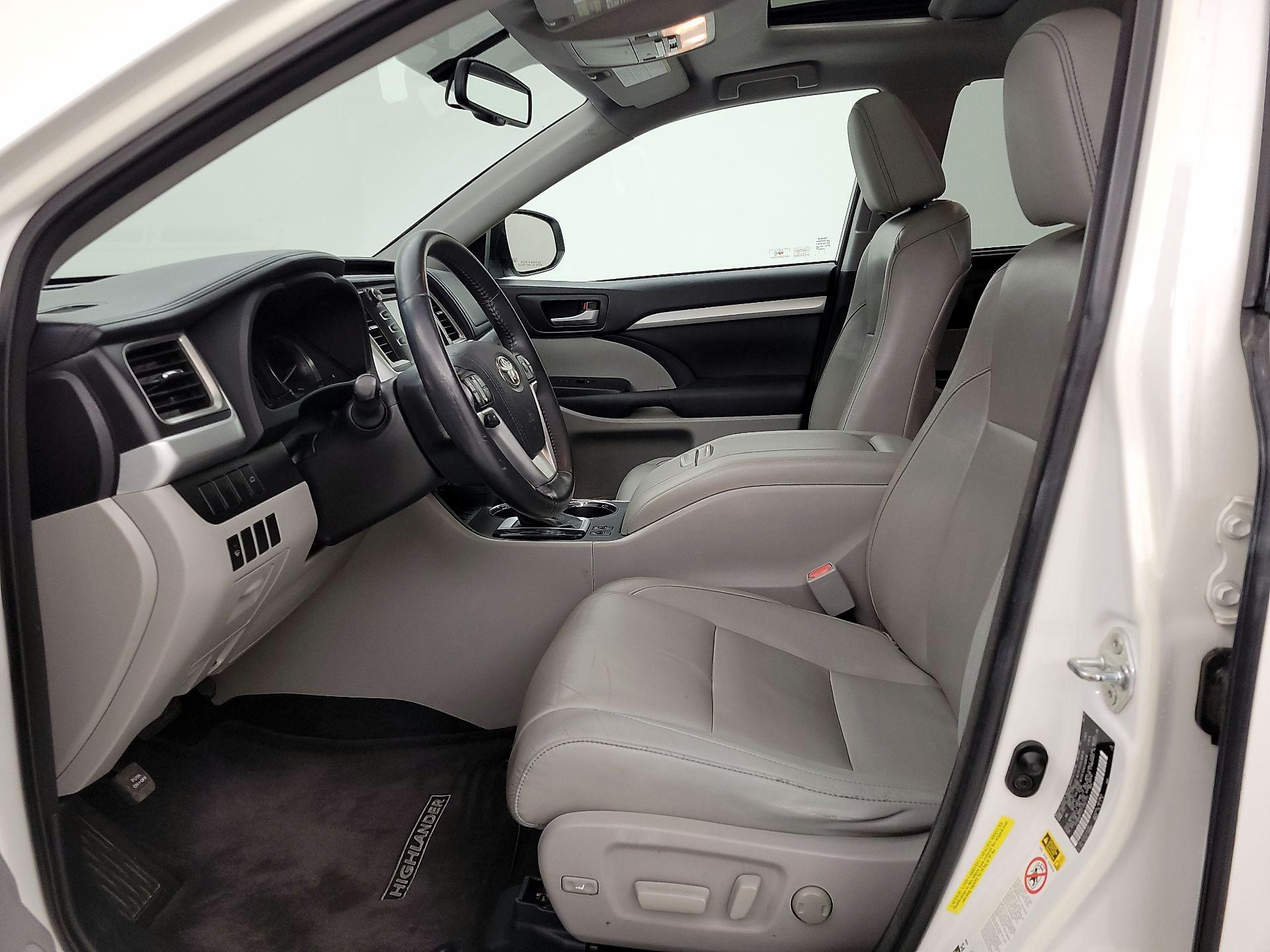 Thumbnail: 2015 Toyota Highlander - 11