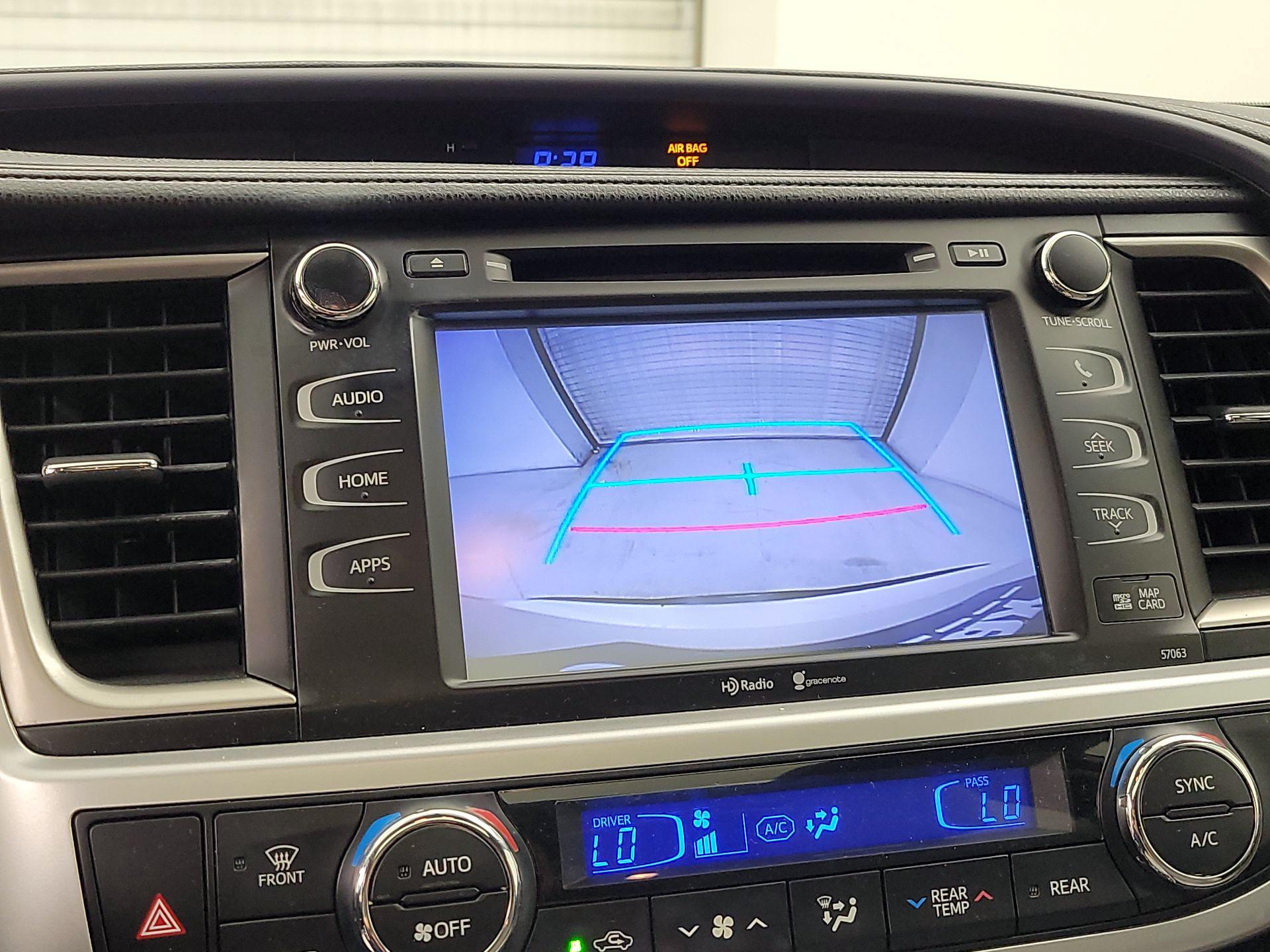 Thumbnail: 2015 Toyota Highlander - 14