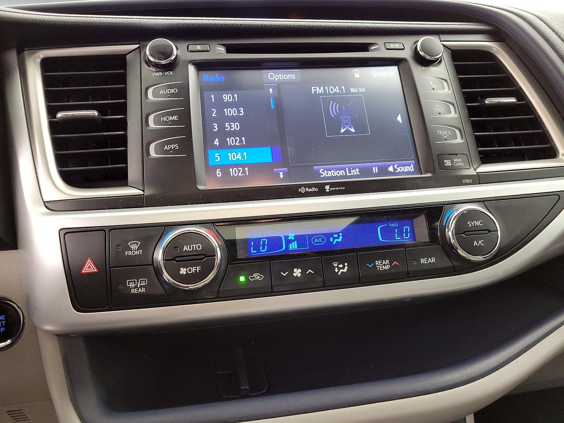 Thumbnail: 2015 Toyota Highlander - 15