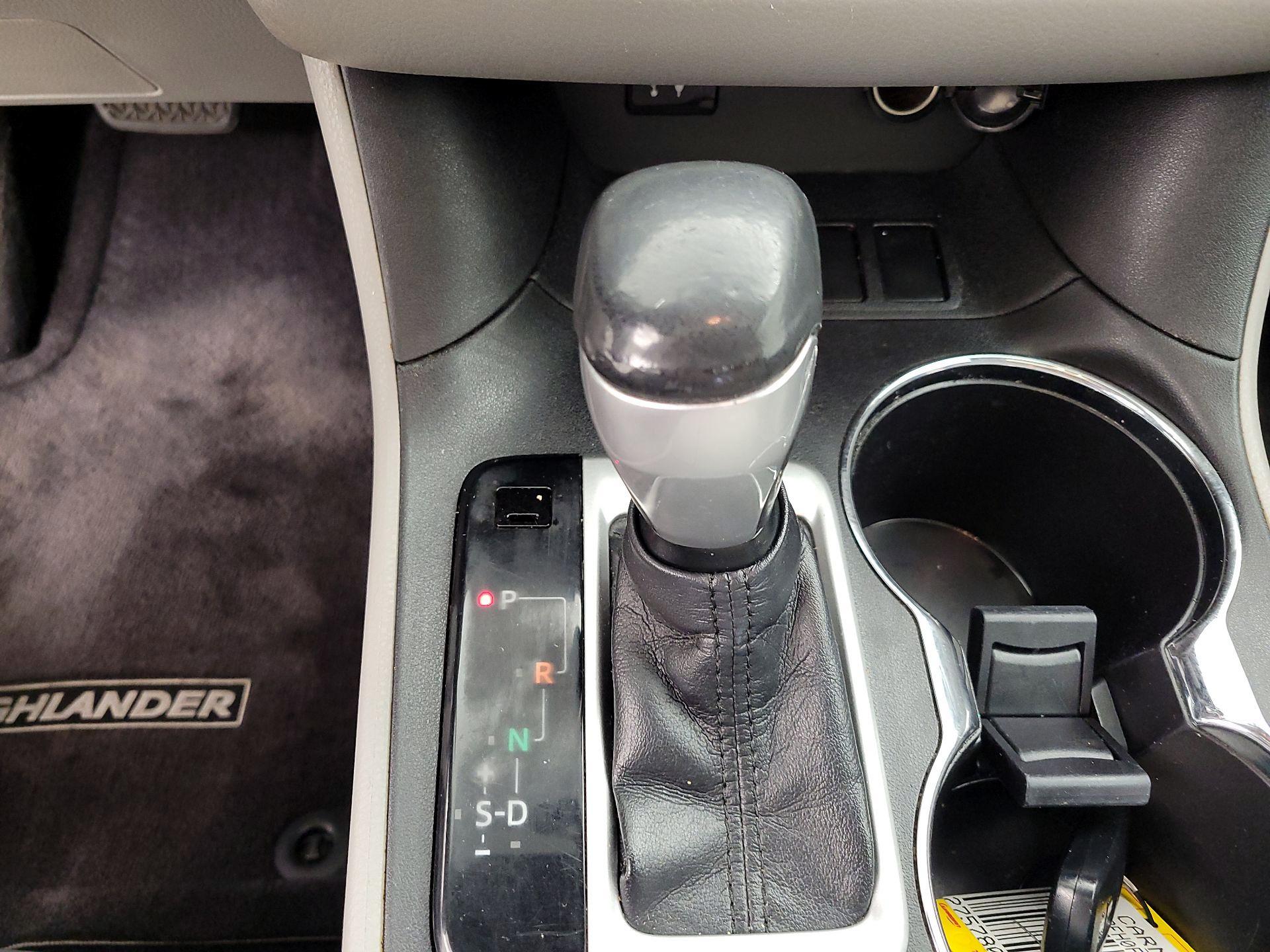 Thumbnail: 2015 Toyota Highlander - 17