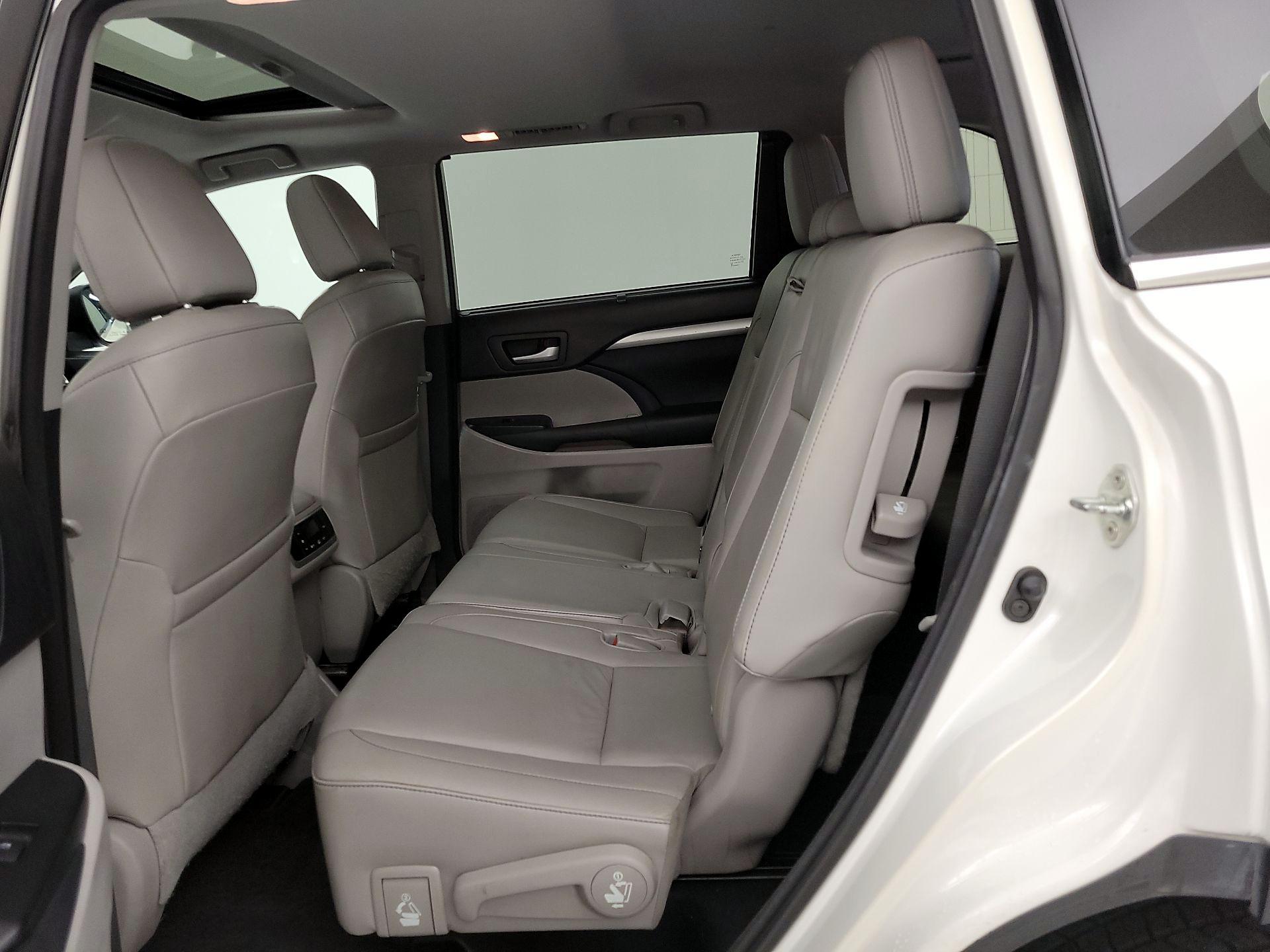 Thumbnail: 2015 Toyota Highlander - 20