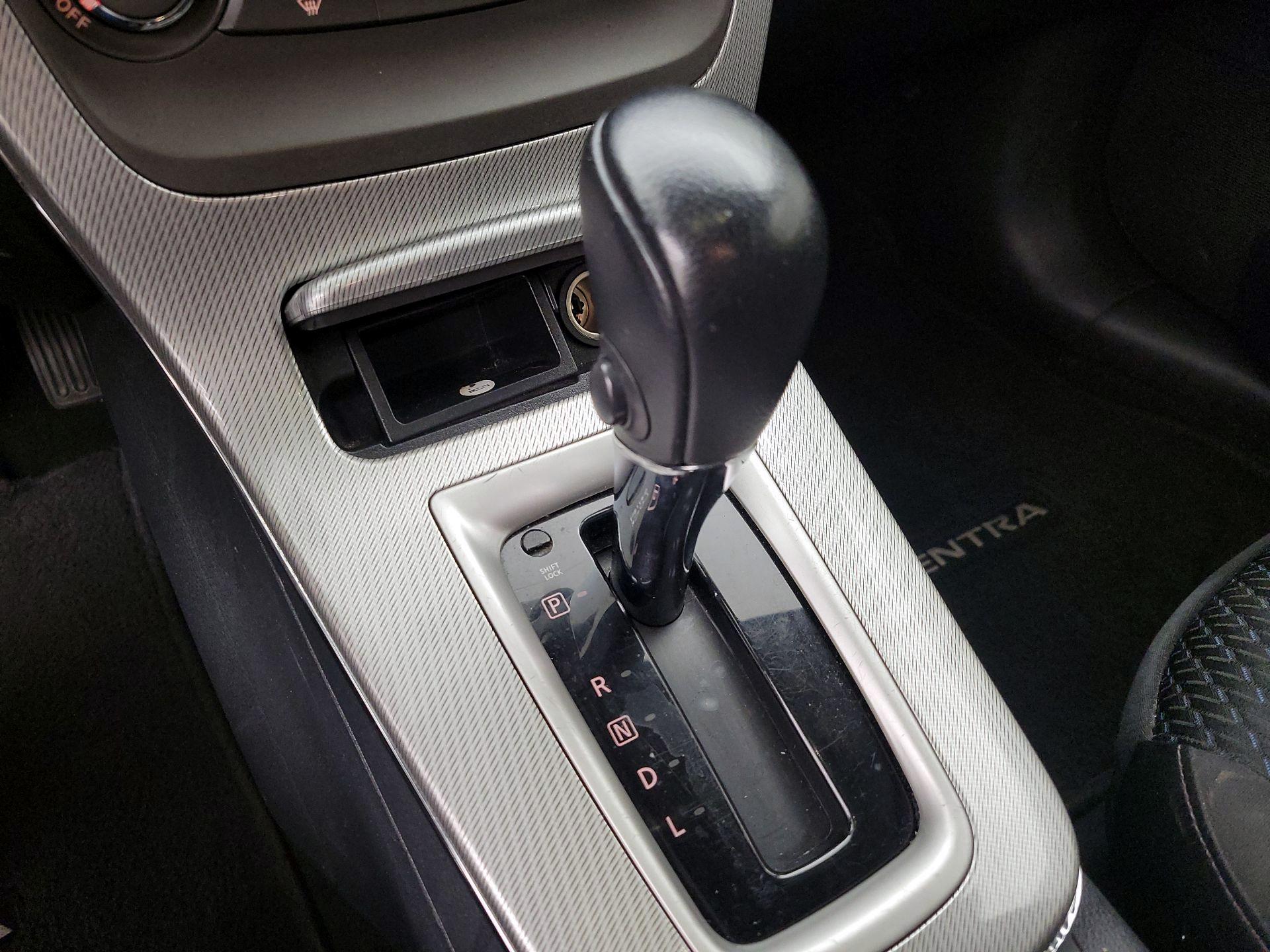 Thumbnail: 2014 Nissan Sentra - 18
