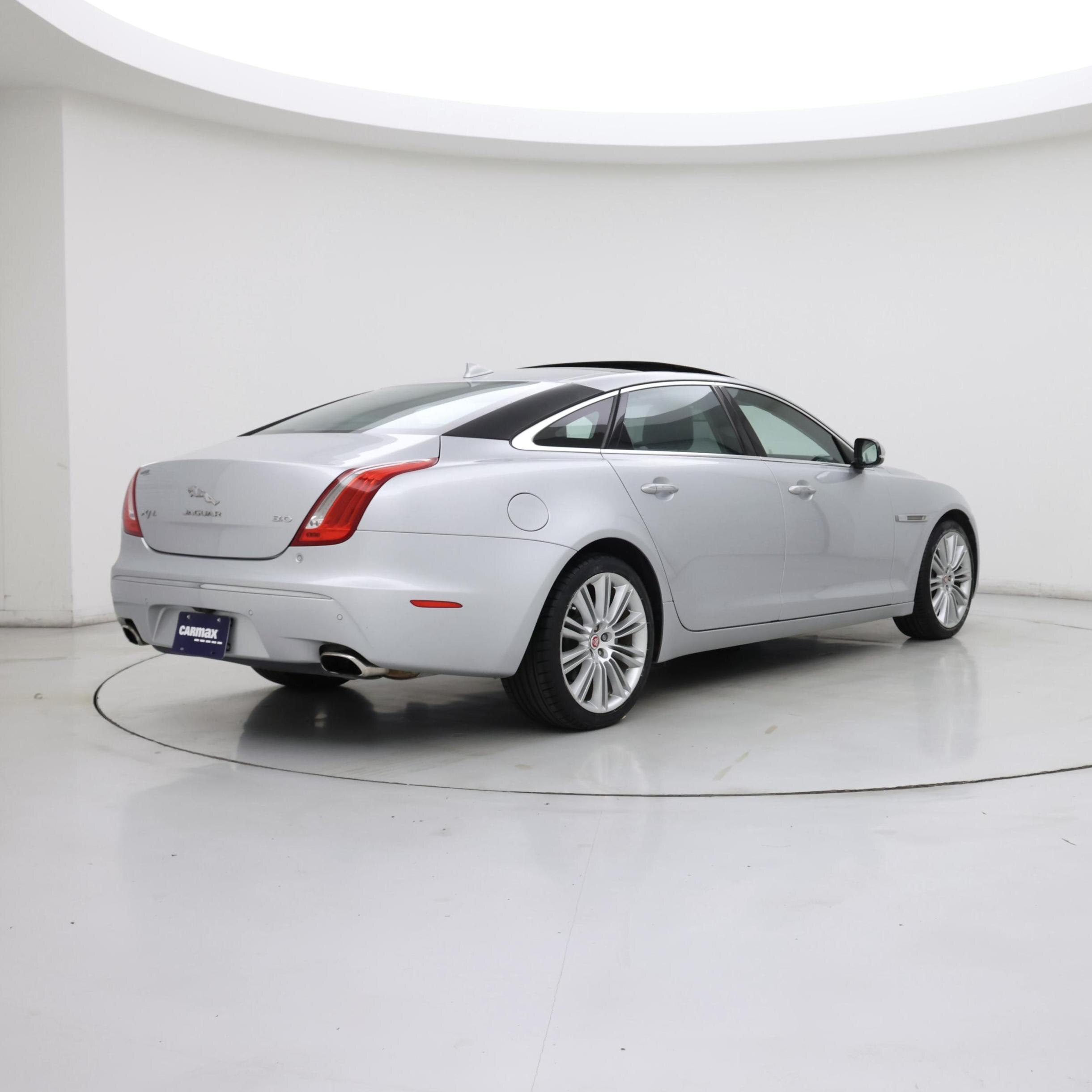 Thumbnail: 2015 Jaguar XJ - 8