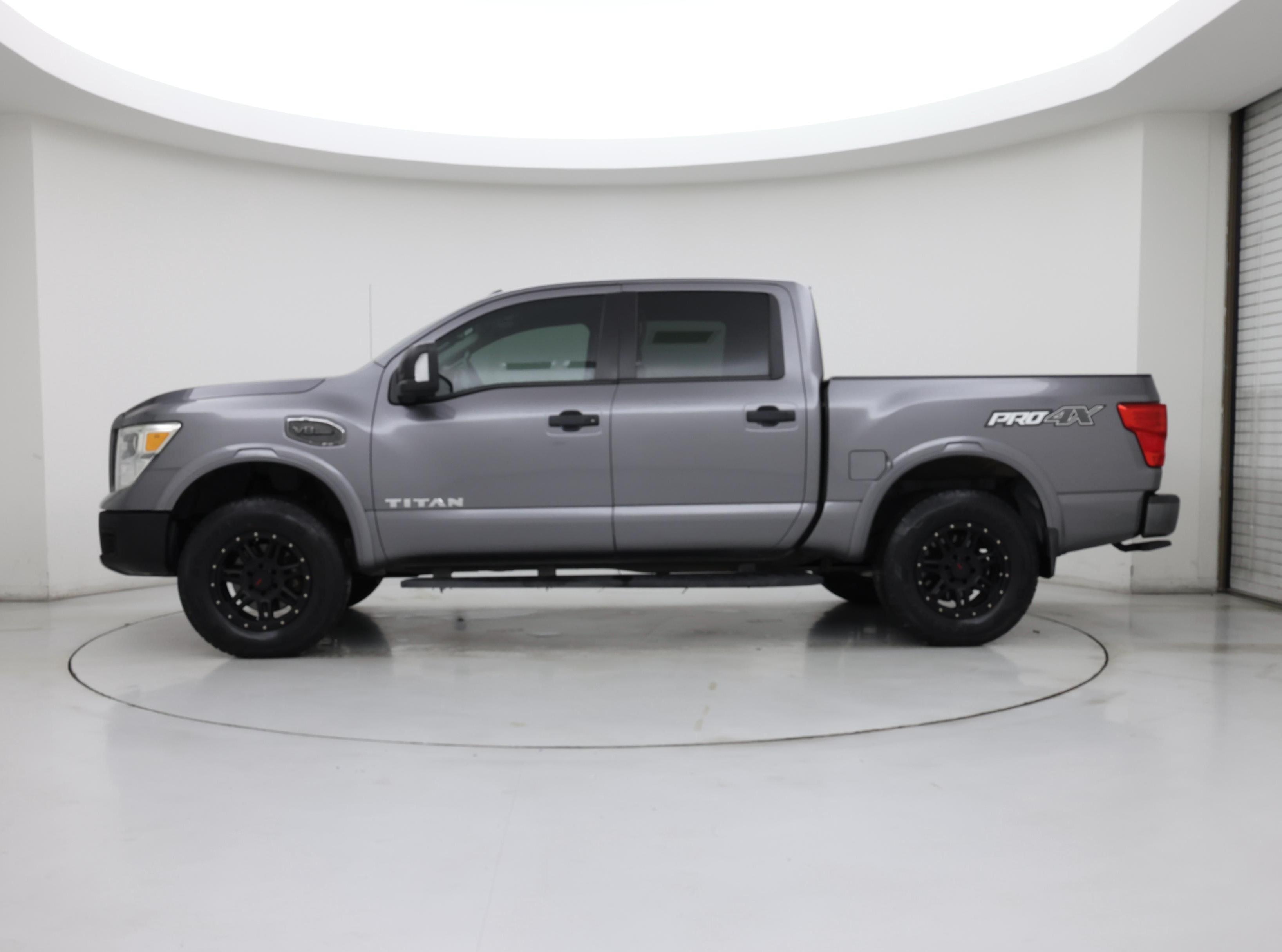 Thumbnail: 2017 Nissan Titan - 3