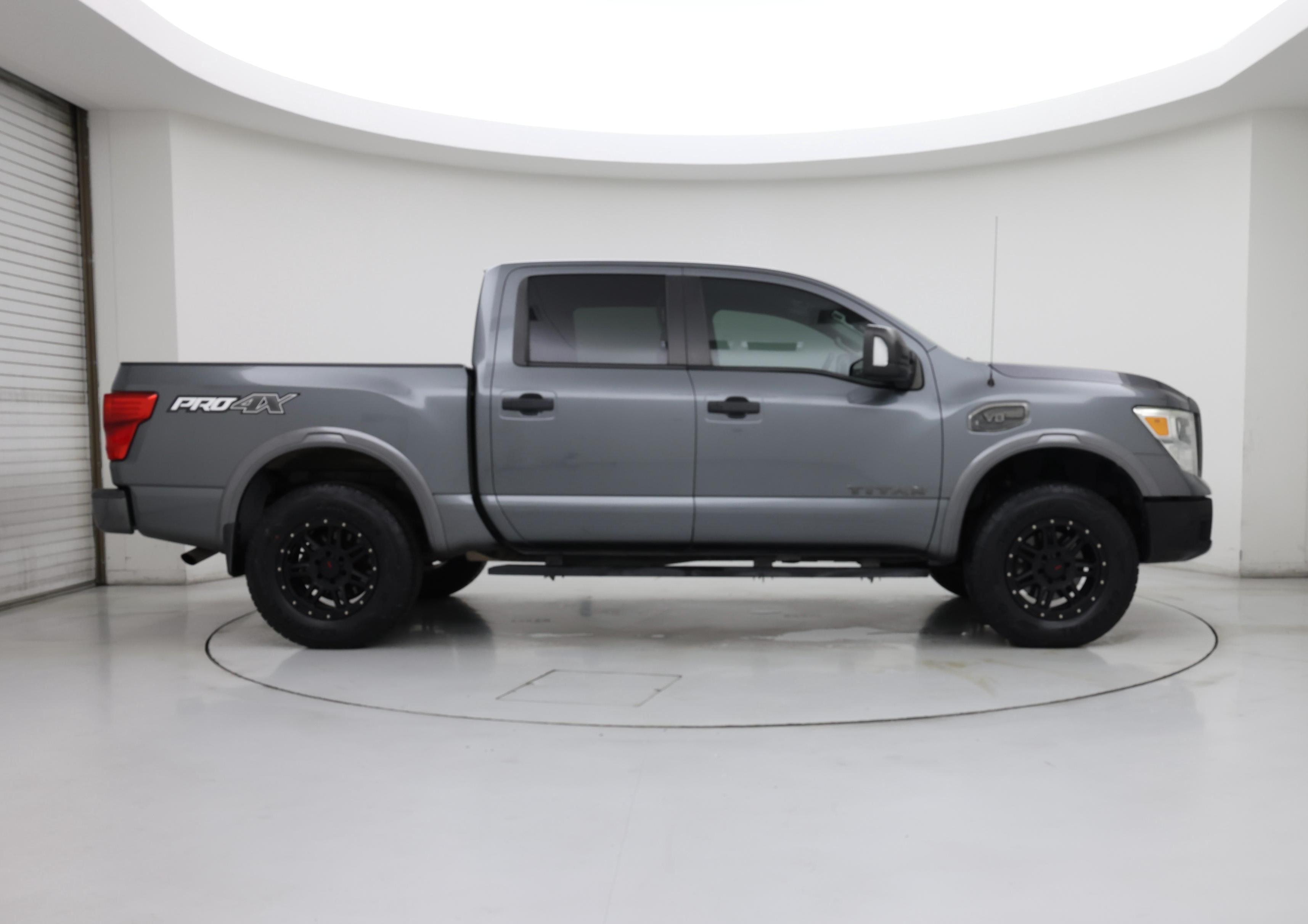 Thumbnail: 2017 Nissan Titan - 7