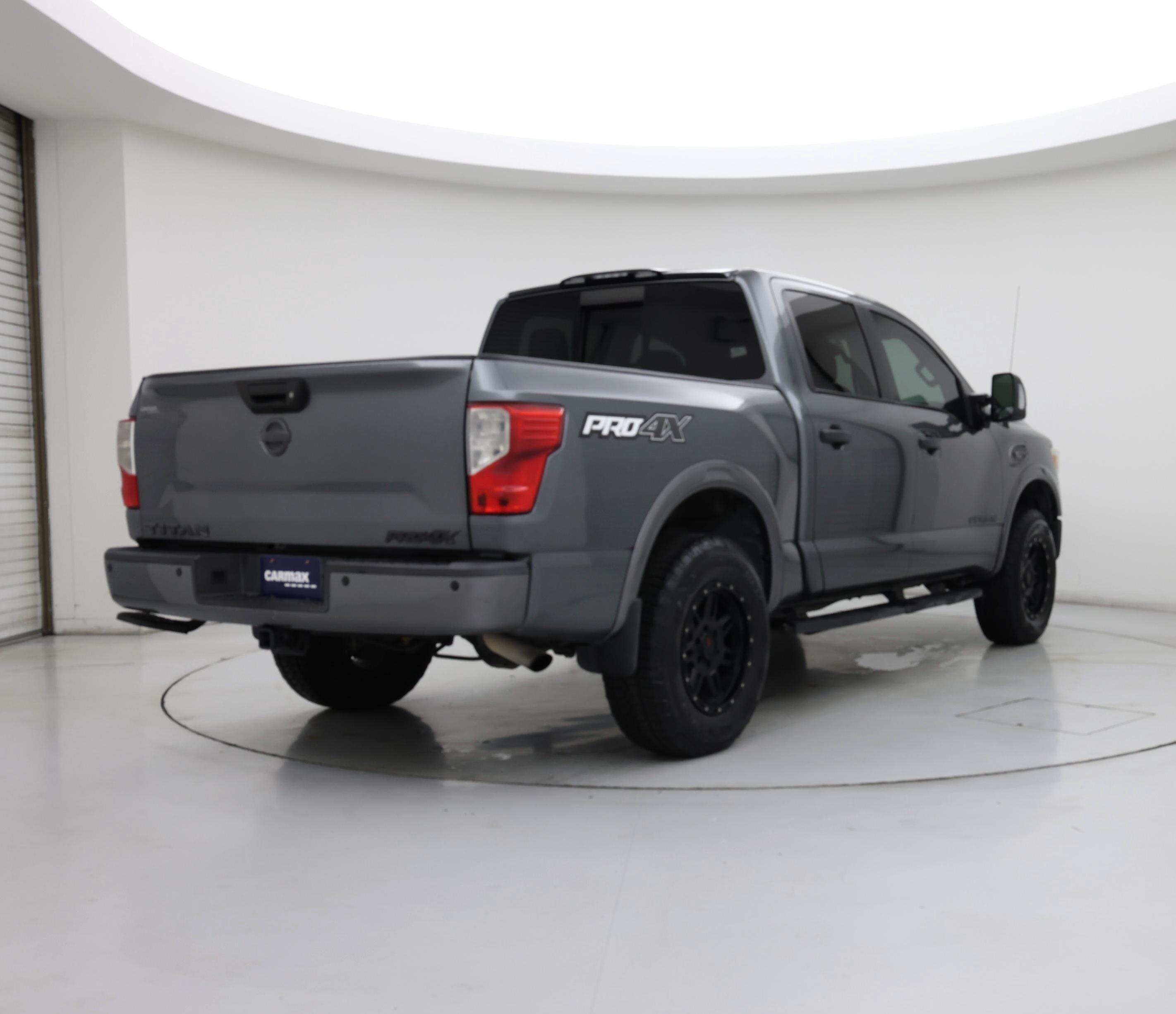 Thumbnail: 2017 Nissan Titan - 8