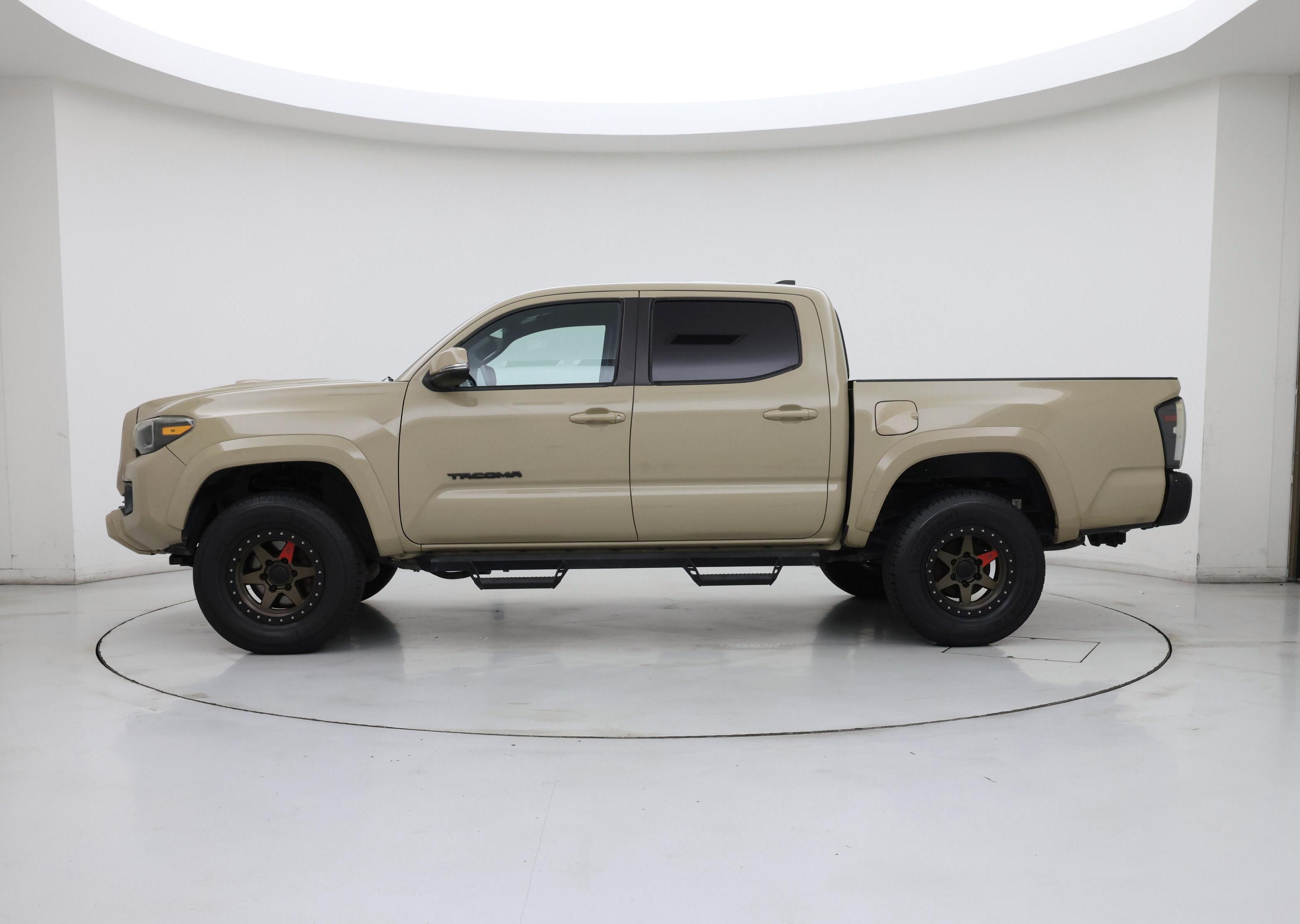 Thumbnail: 2018 Toyota Tacoma - 3