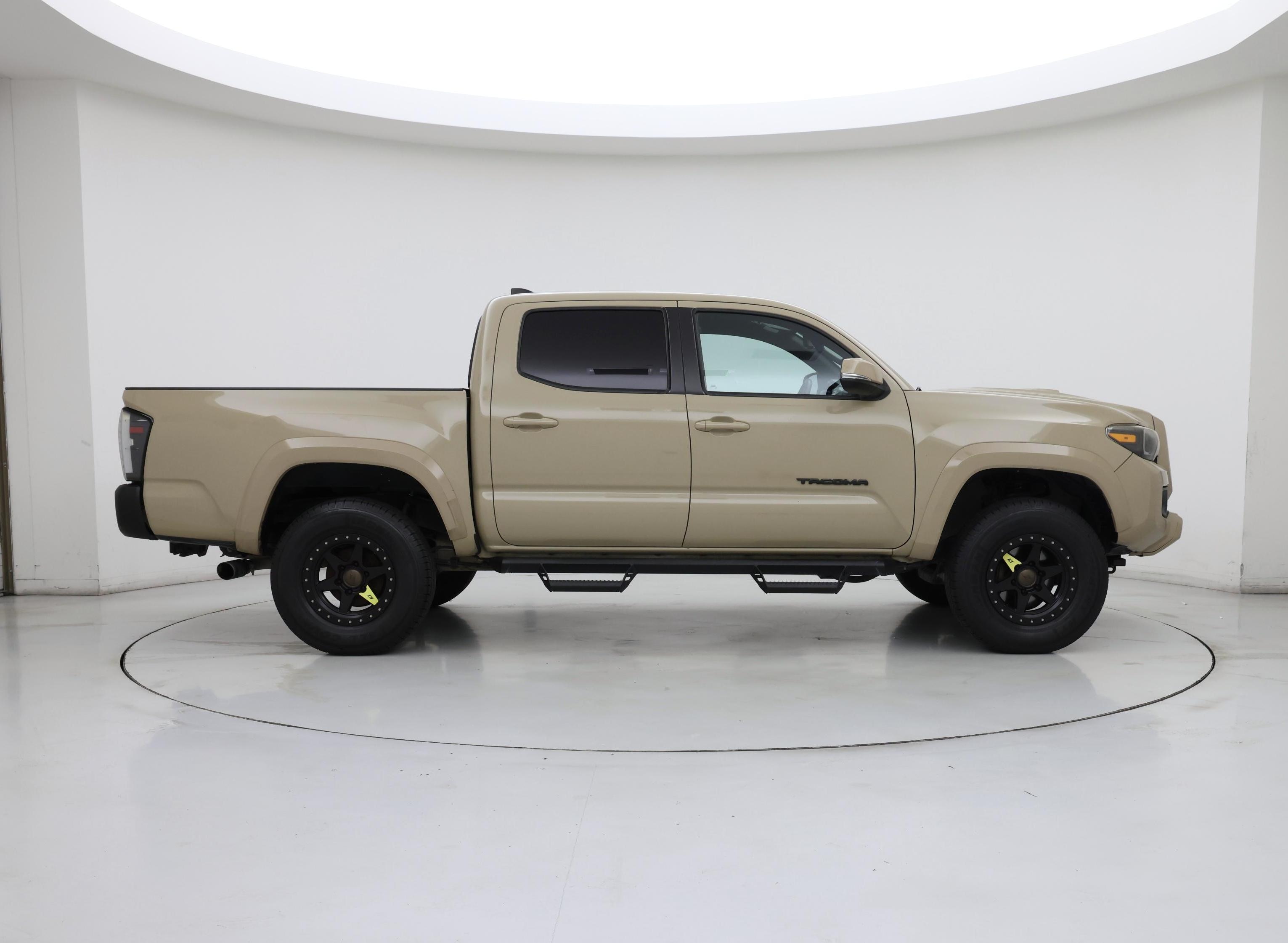 Thumbnail: 2018 Toyota Tacoma - 7
